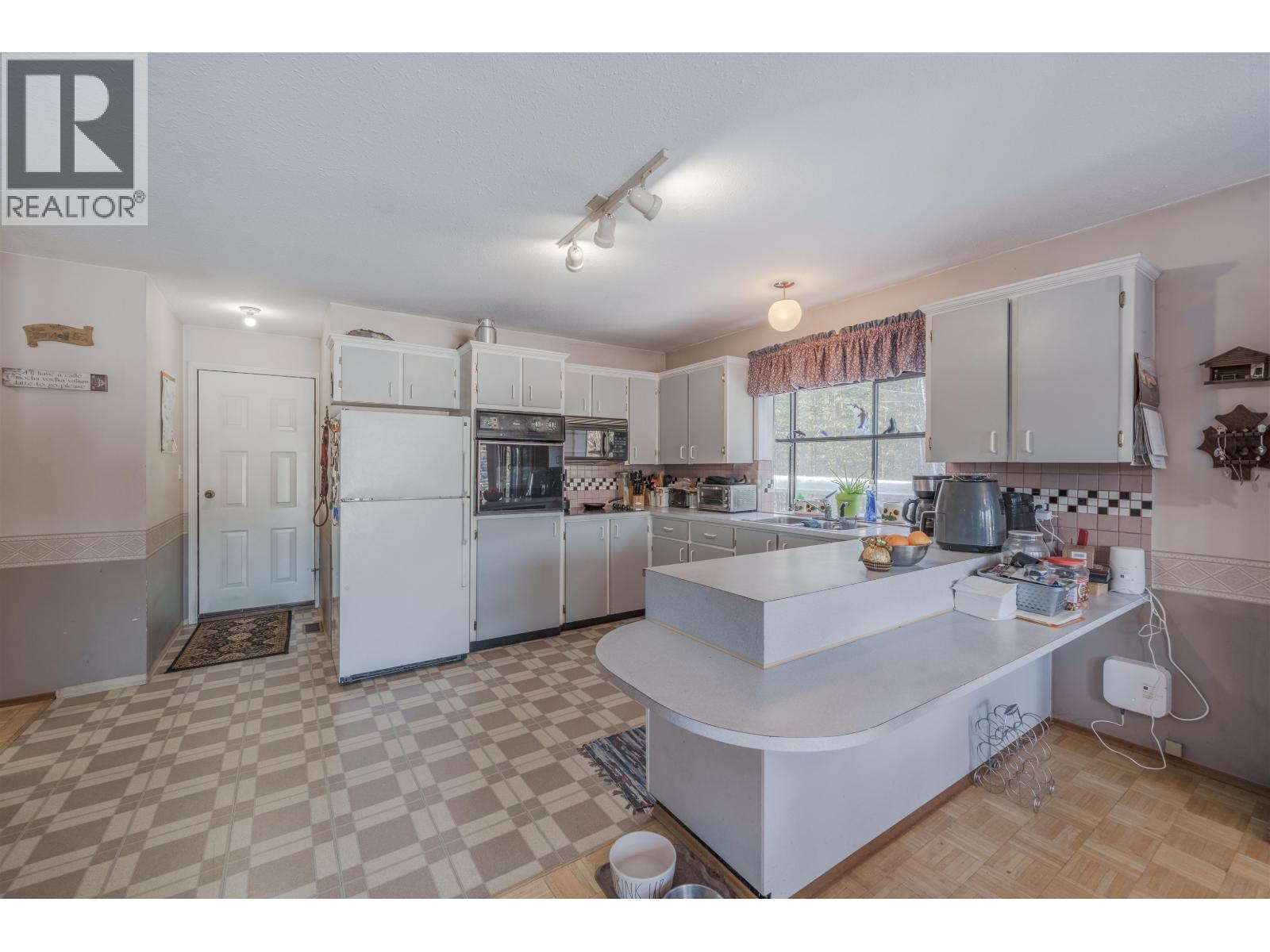 7607 Beazely Road, Deka Lake / Sulphurous / Hathaway Lakes, British Columbia  V0K 1X3 - Photo 2 - R3088239