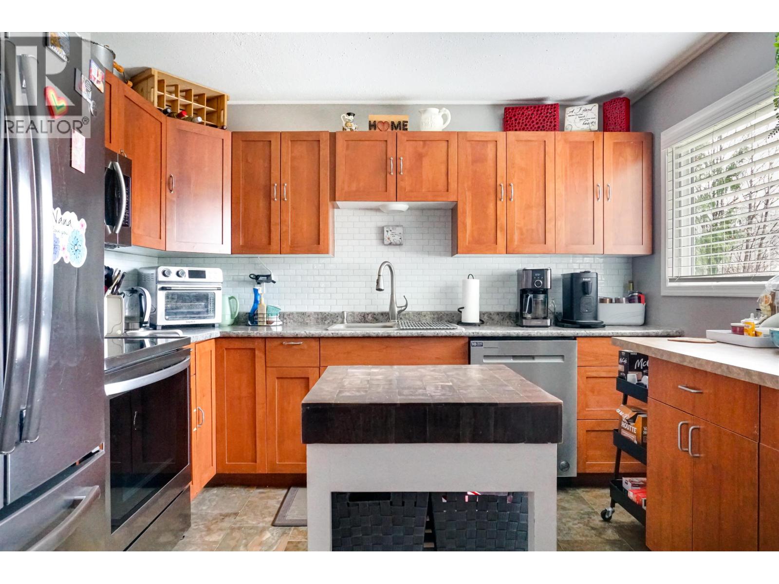 121 Liard Street, Kitimat, British Columbia  V8C 2B1 - Photo 3 - R3087010