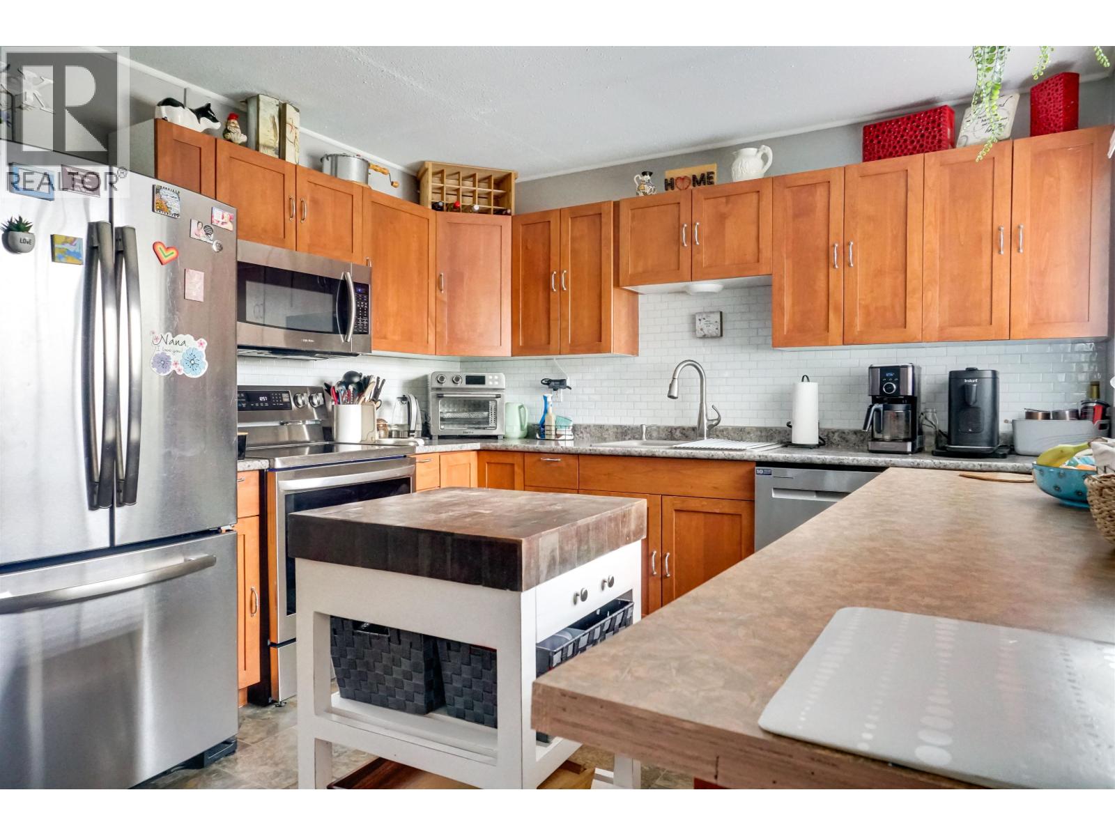 121 Liard Street, Kitimat, British Columbia  V8C 2B1 - Photo 2 - R3087010