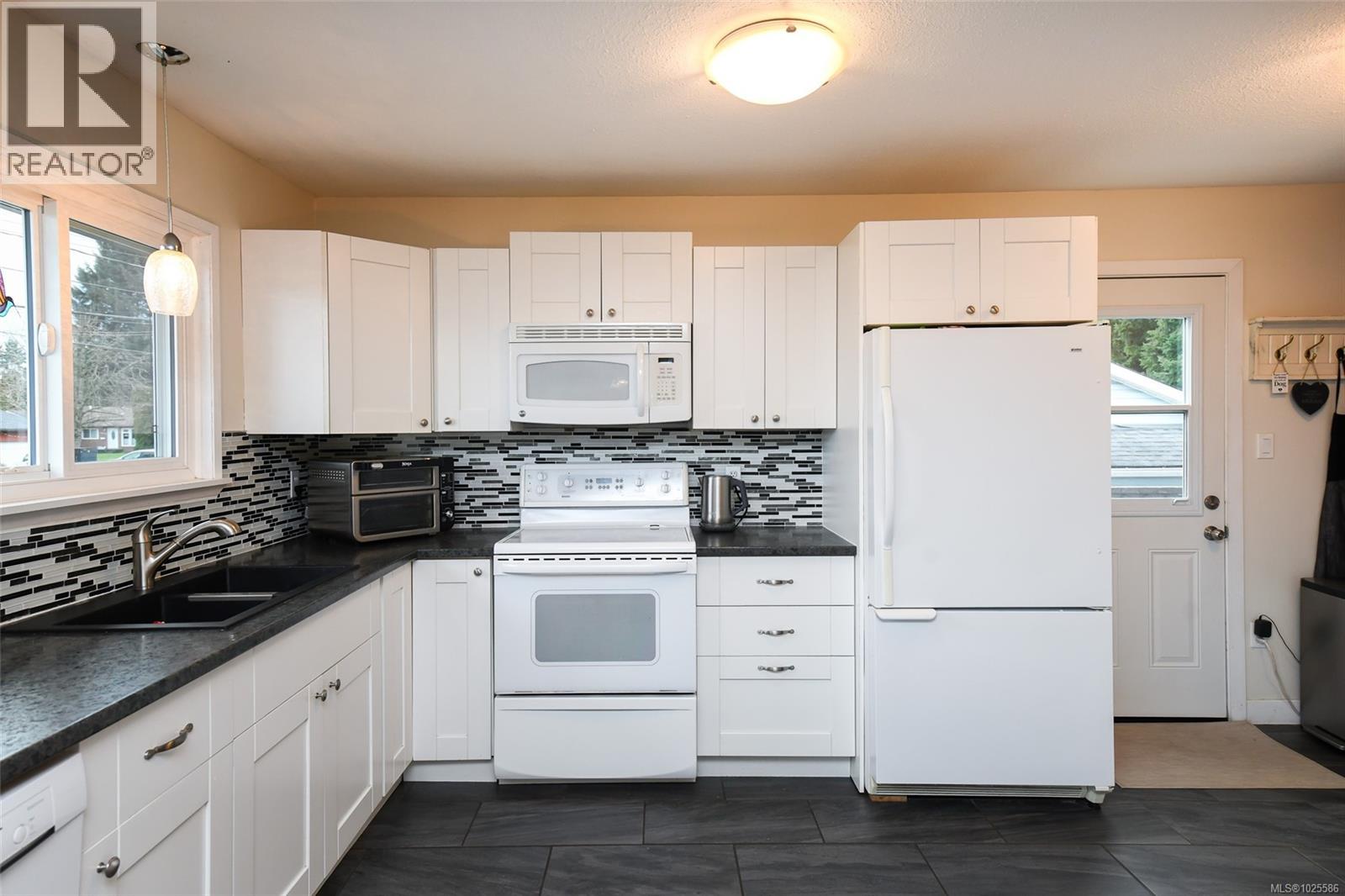 599 23rd St, Courtenay, British Columbia  V9N 7K9 - Photo 6 - 1025586