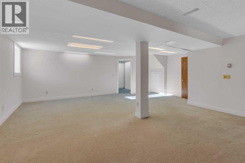 12 Vandoos Villas Nw, Calgary, Alberta  T3A 4W3 - Photo 20 - A2277705