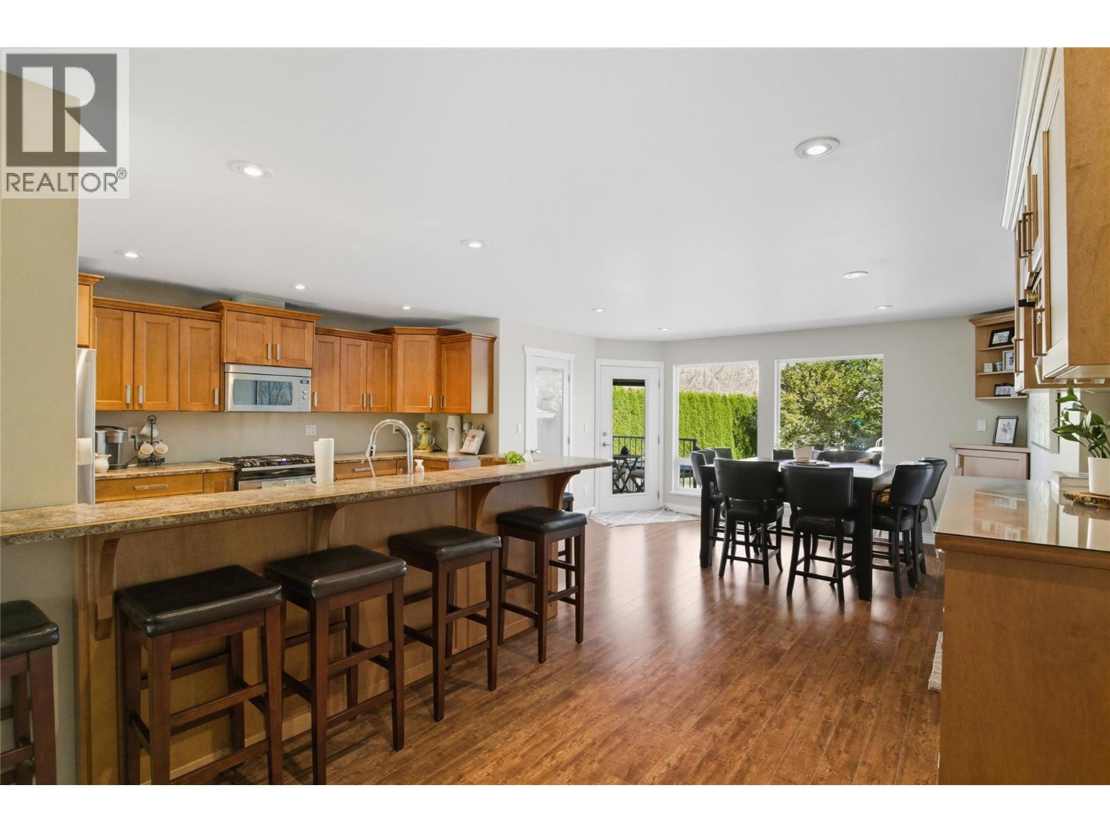 5996 Todd Hill Crescent, Kamloops, British Columbia  V2C 4X8 - Photo 9 - 10375364