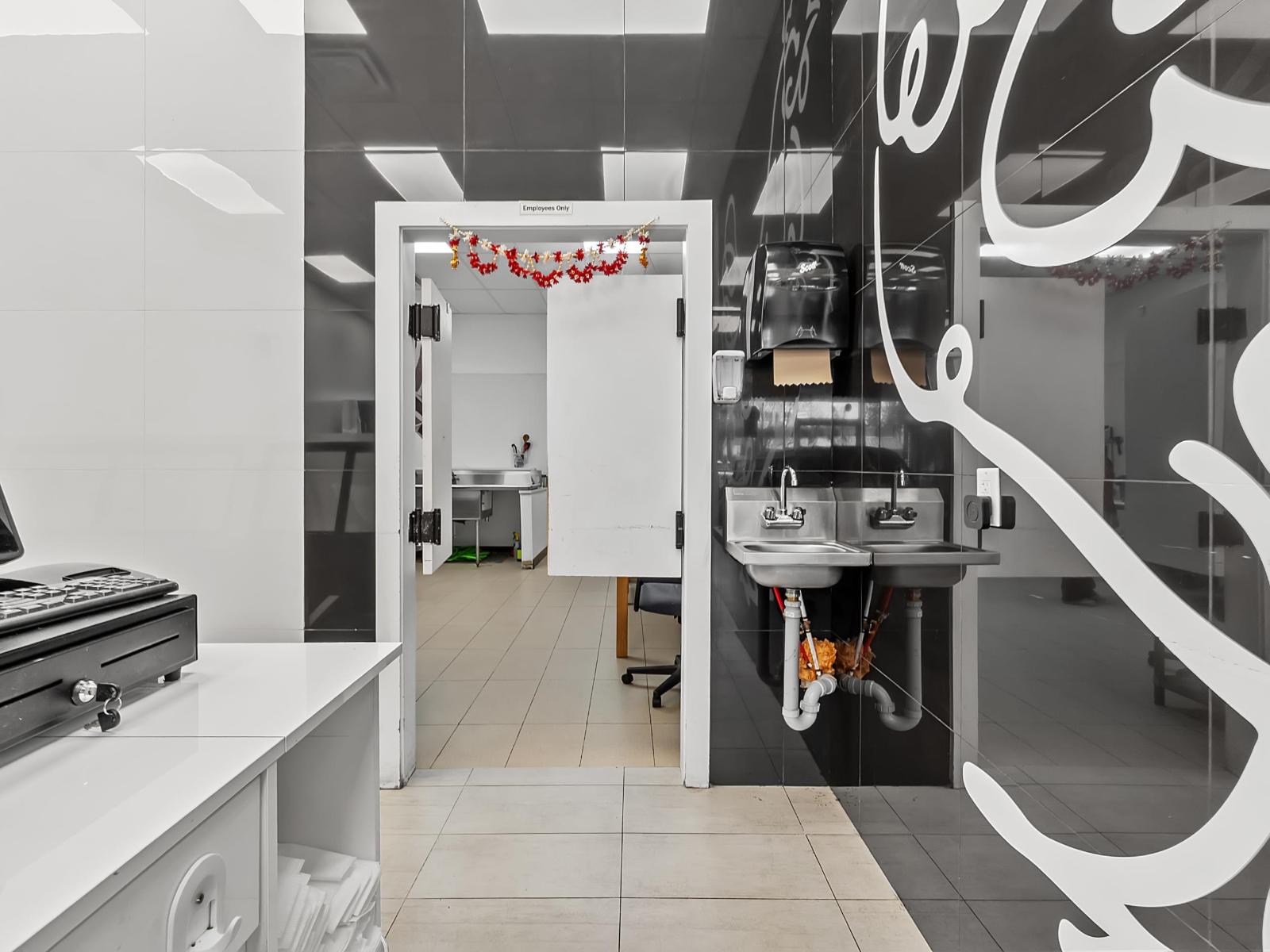 113 2777 Gladwin Road, Abbotsford, British Columbia  V2T 3S3 - Photo 11 - C8076028