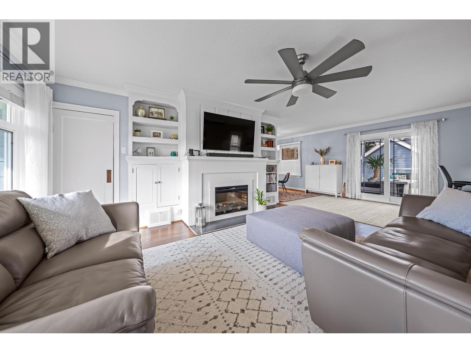 921 Fifth Street, New Westminster, British Columbia  V3L 2Y5 - Photo 2 - R3088156