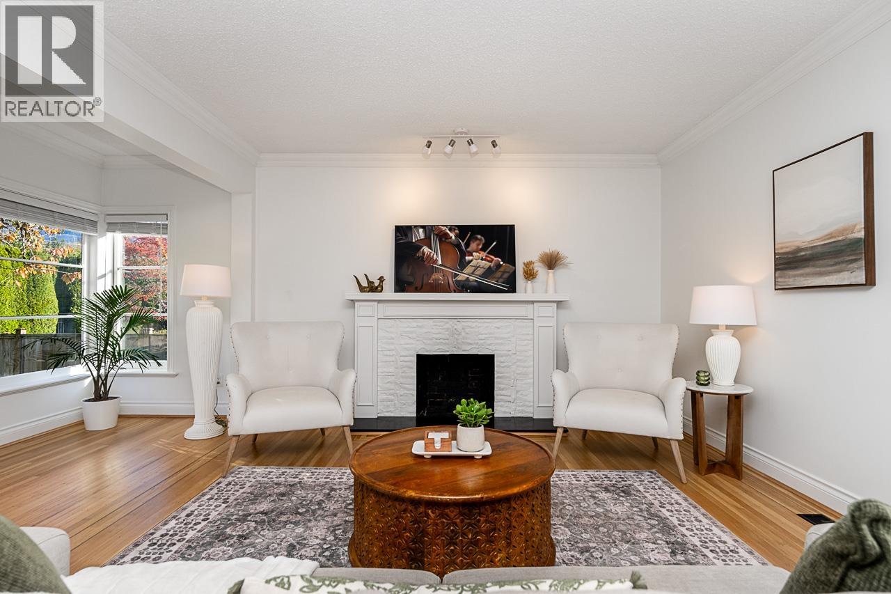 1258 Jefferson Avenue, West Vancouver, British Columbia  V7T 2B1 - Photo 3 - R3088196