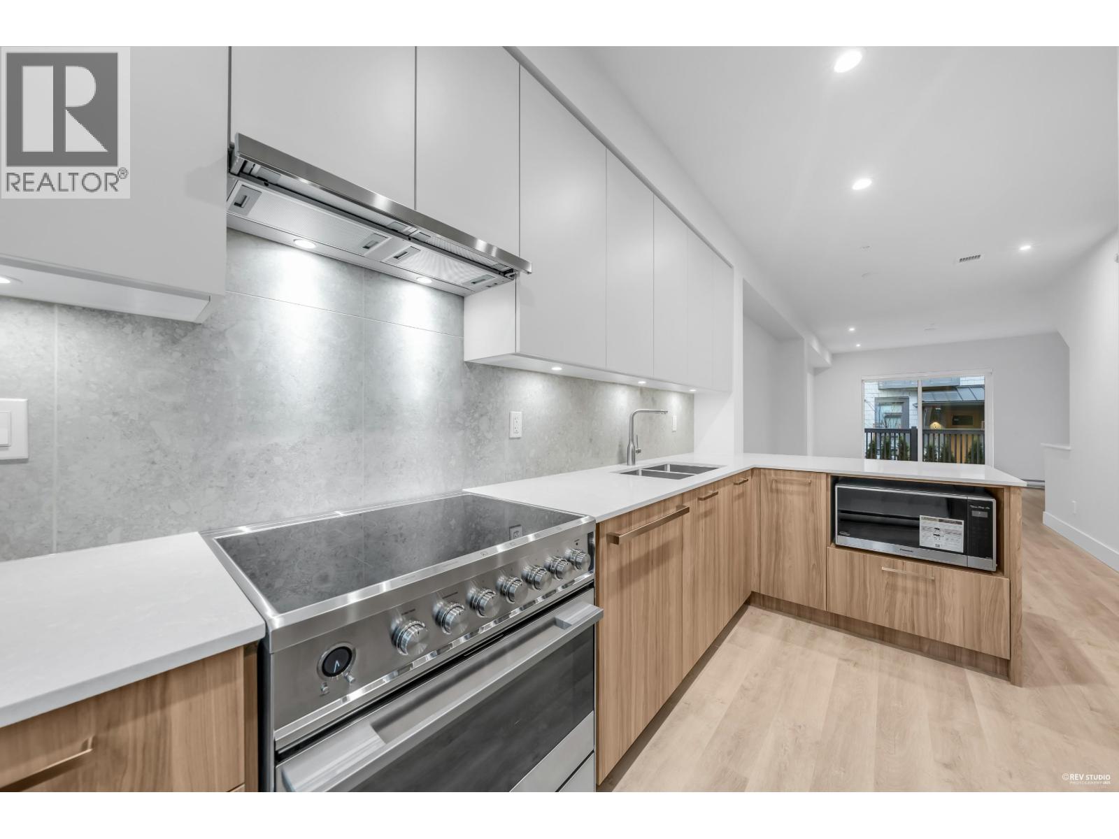 105 2320 Emery Court, North Vancouver, British Columbia  V7J 0G3 - Photo 11 - R3088174