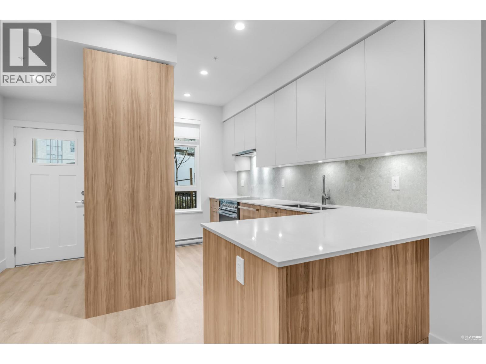 105 2320 Emery Court, North Vancouver, British Columbia  V7J 0G3 - Photo 7 - R3088174