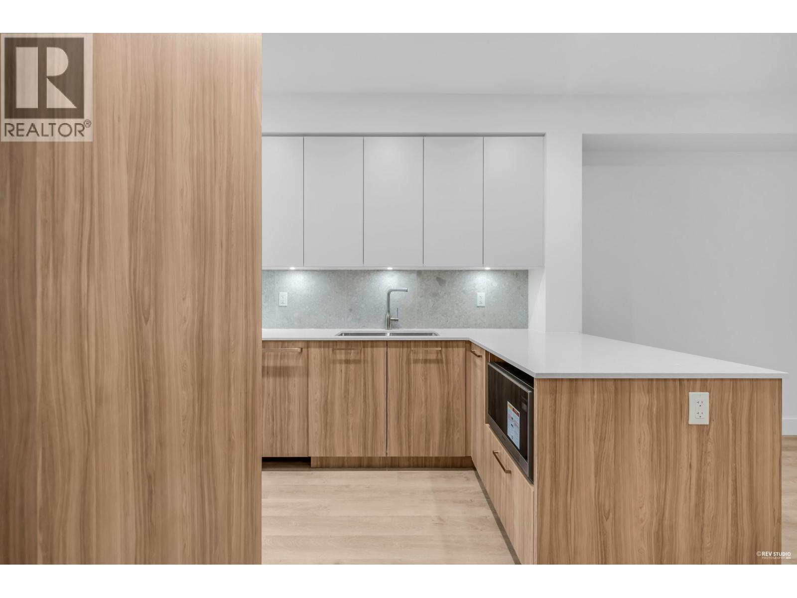 105 2320 Emery Court, North Vancouver, British Columbia  V7J 0G3 - Photo 8 - R3088174