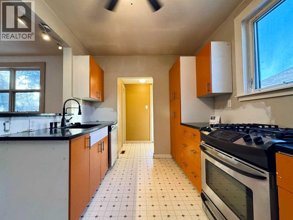 718 10 Street S, Lethbridge, Alberta  T1J 2N2 - Photo 10 - A2281857