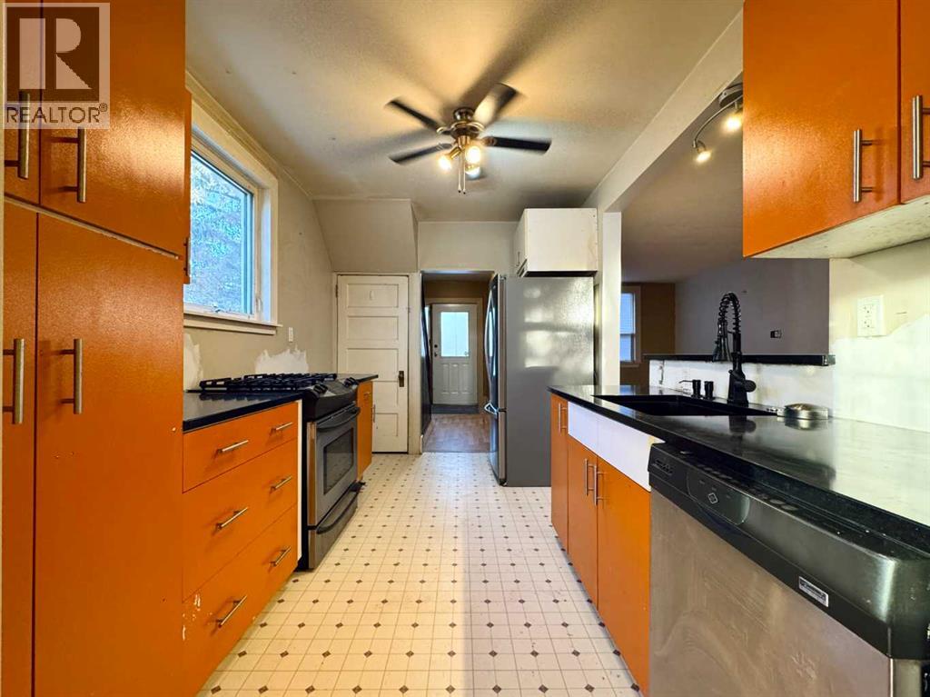 718 10 Street S, Lethbridge, Alberta  T1J 2N2 - Photo 11 - A2281857