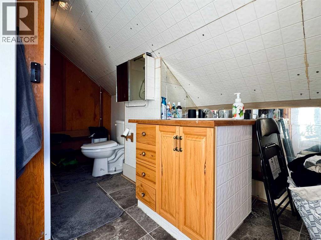 718 10 Street S, Lethbridge, Alberta  T1J 2N2 - Photo 38 - A2281857