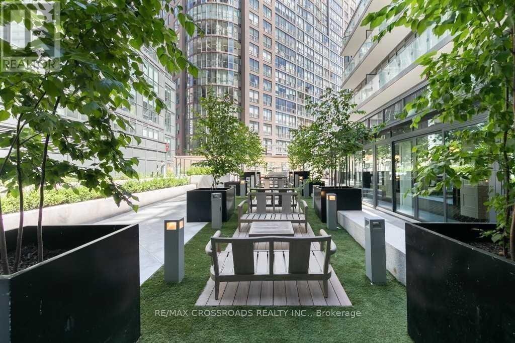 2305 - 955 Bay Street, Toronto, Ontario  M5S 2A2 - Photo 5 - C12773730