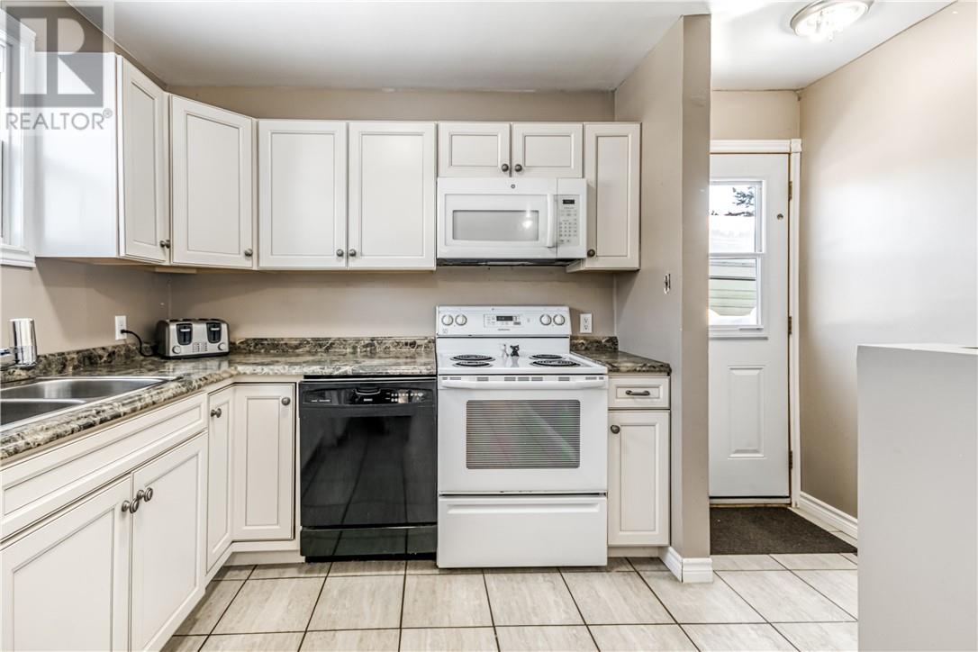 6 Des Pins Street, Field, Ontario  P0M 1H0 - Photo 12 - 2126386