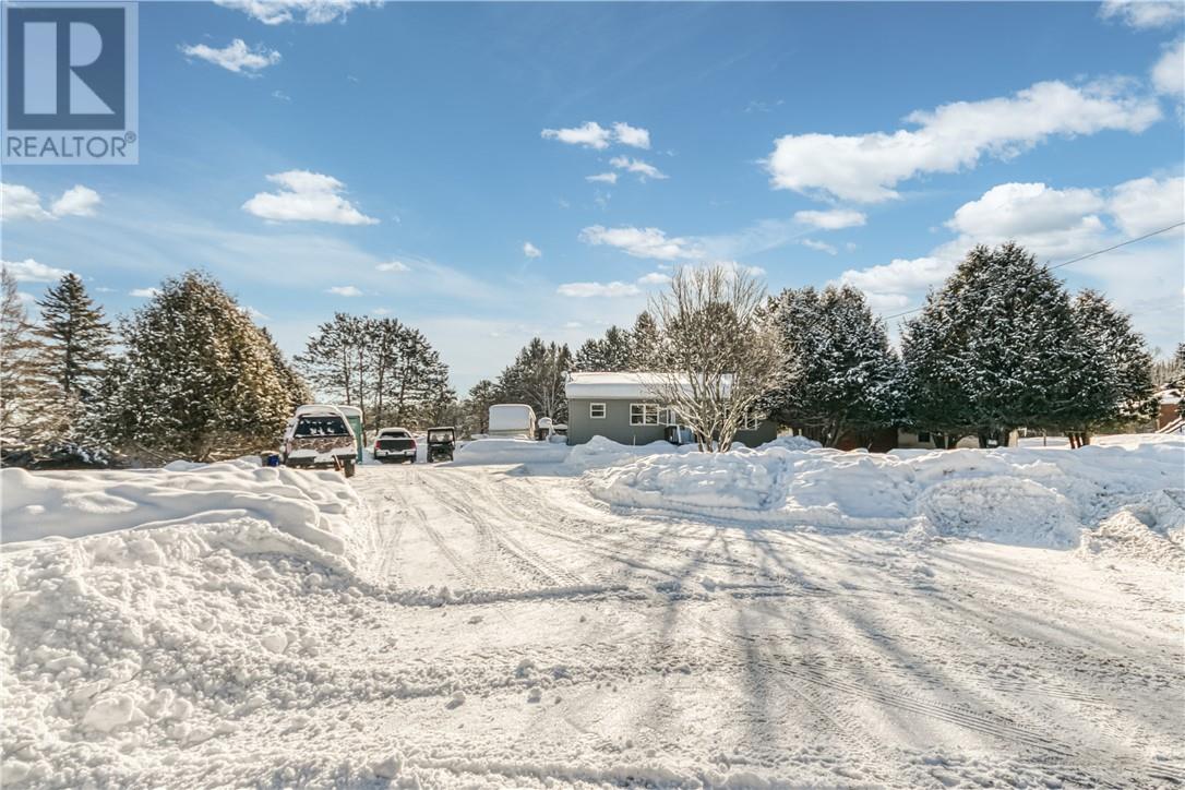 6 Des Pins Street, Field, Ontario  P0M 1H0 - Photo 2 - 2126386
