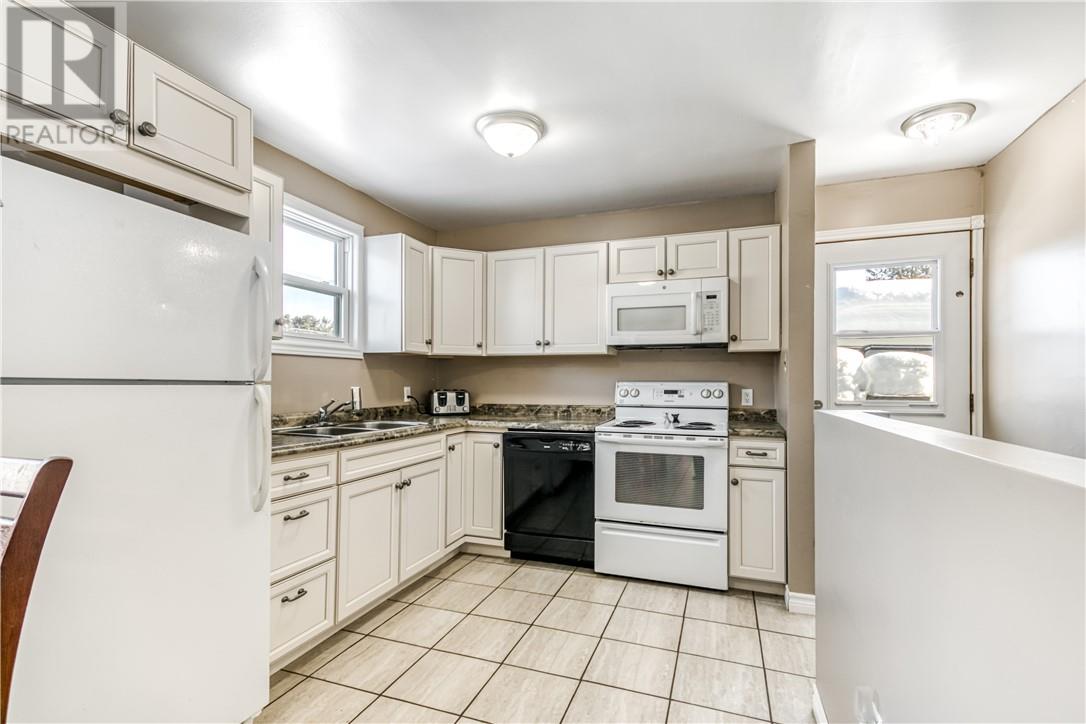 6 Des Pins Street, Field, Ontario  P0M 1H0 - Photo 11 - 2126386