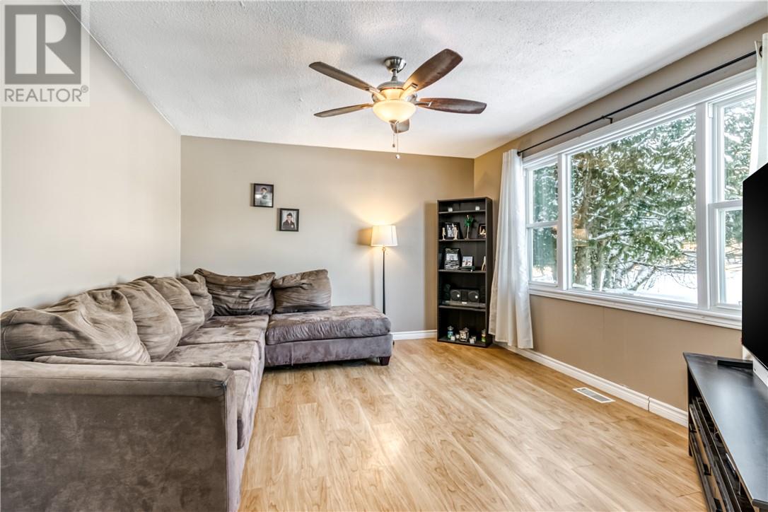 6 Des Pins Street, Field, Ontario  P0M 1H0 - Photo 6 - 2126386