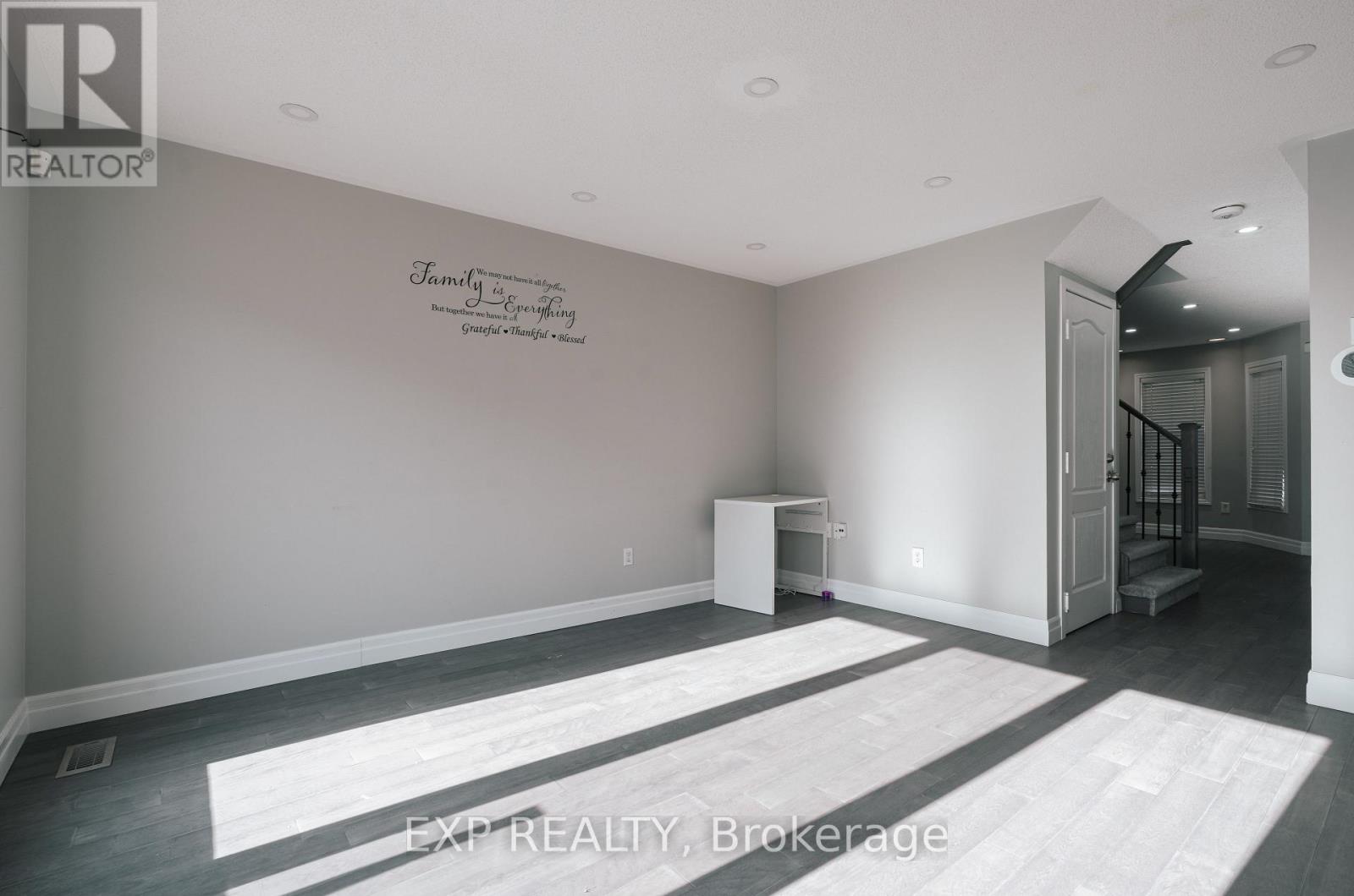 Upper - 10 Virtues Avenue, Brampton, Ontario  L7A 2R8 - Photo 9 - W12773240