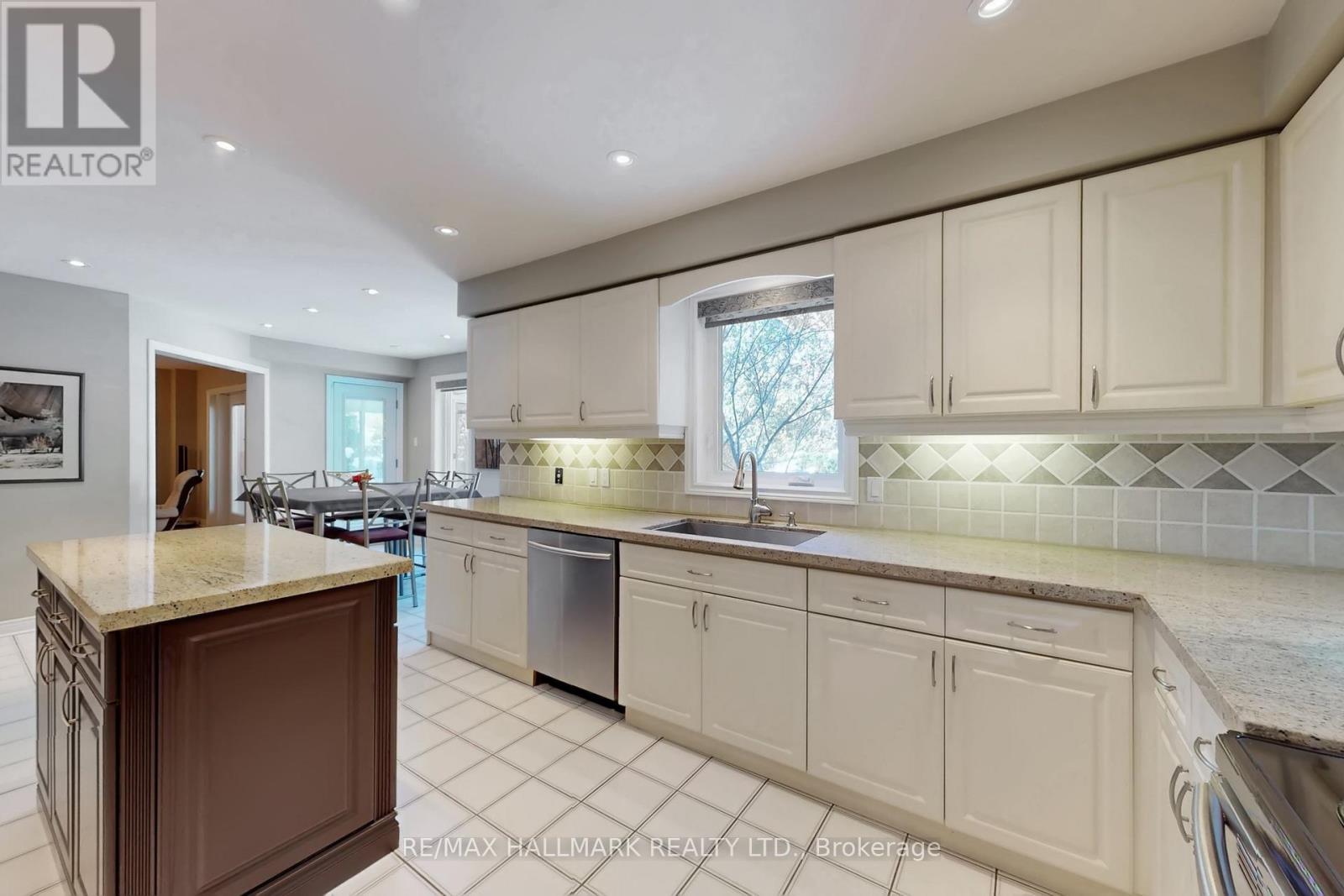 28 White Lodge Crescent, Richmond Hill (Mill Pond), Ontario  L4C 9A1 - Photo 13 - N12773720