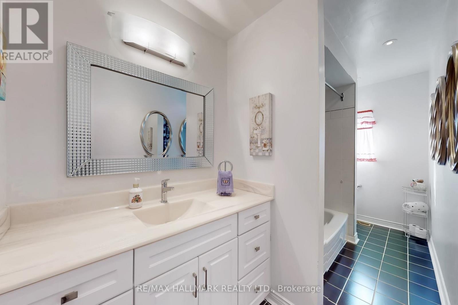 28 White Lodge Crescent, Richmond Hill (Mill Pond), Ontario  L4C 9A1 - Photo 36 - N12773720