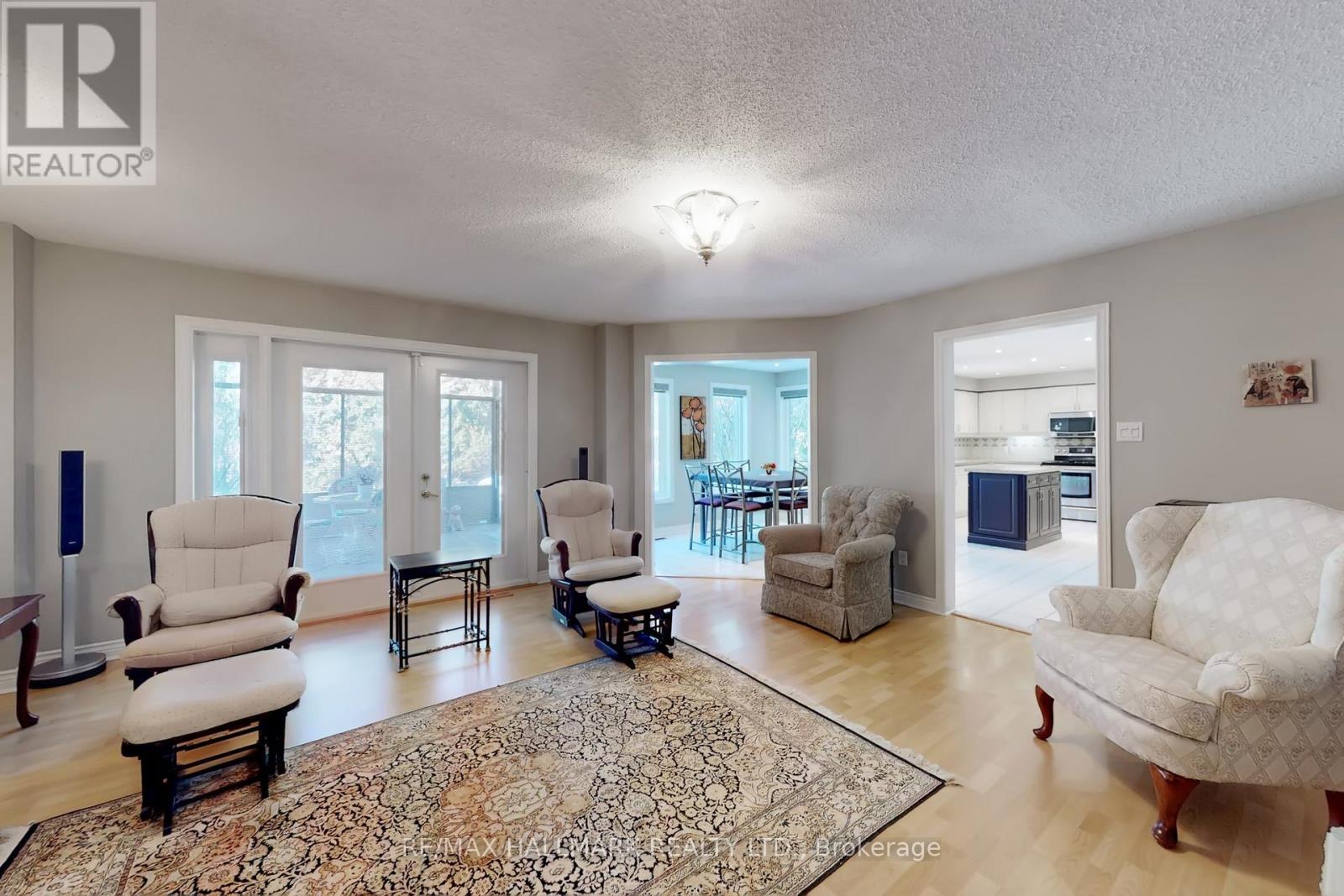 28 White Lodge Crescent, Richmond Hill (Mill Pond), Ontario  L4C 9A1 - Photo 9 - N12773720