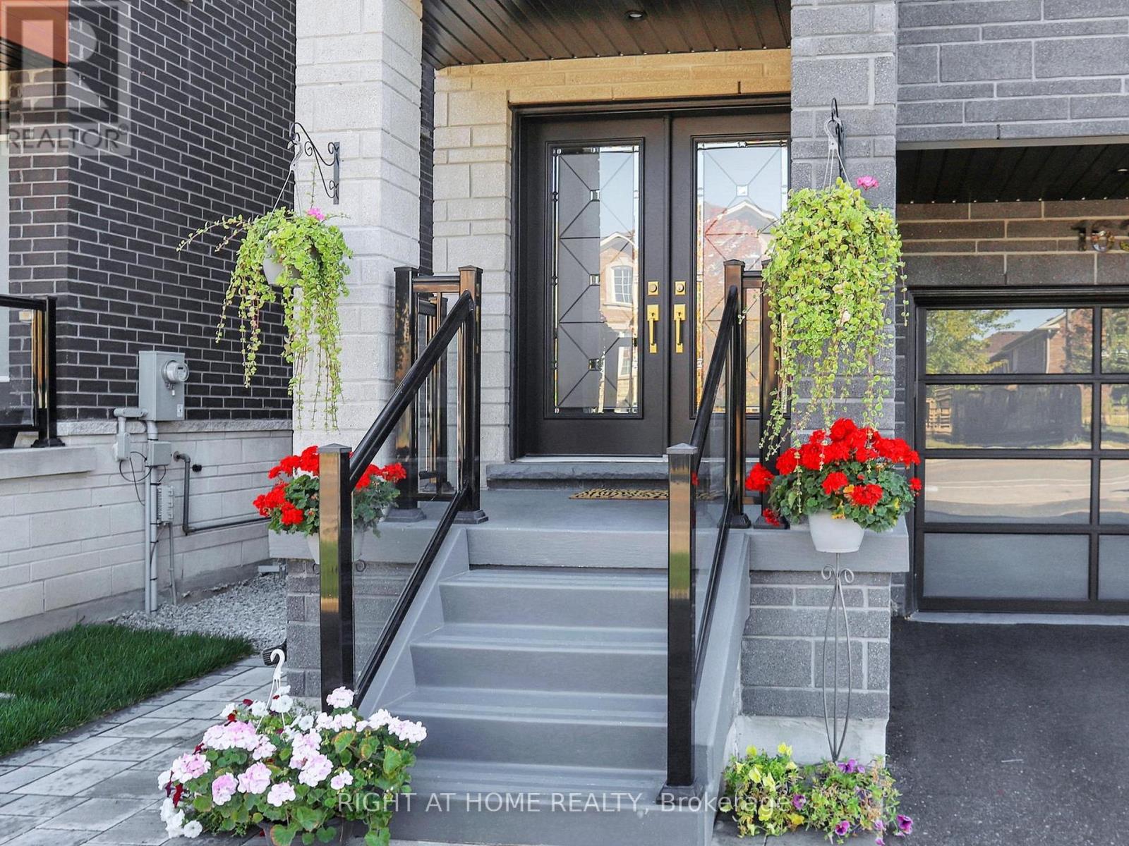 163 Lebovic Campus Drive, Vaughan (Patterson), Ontario  L6A 5A1 - Photo 2 - N12773738