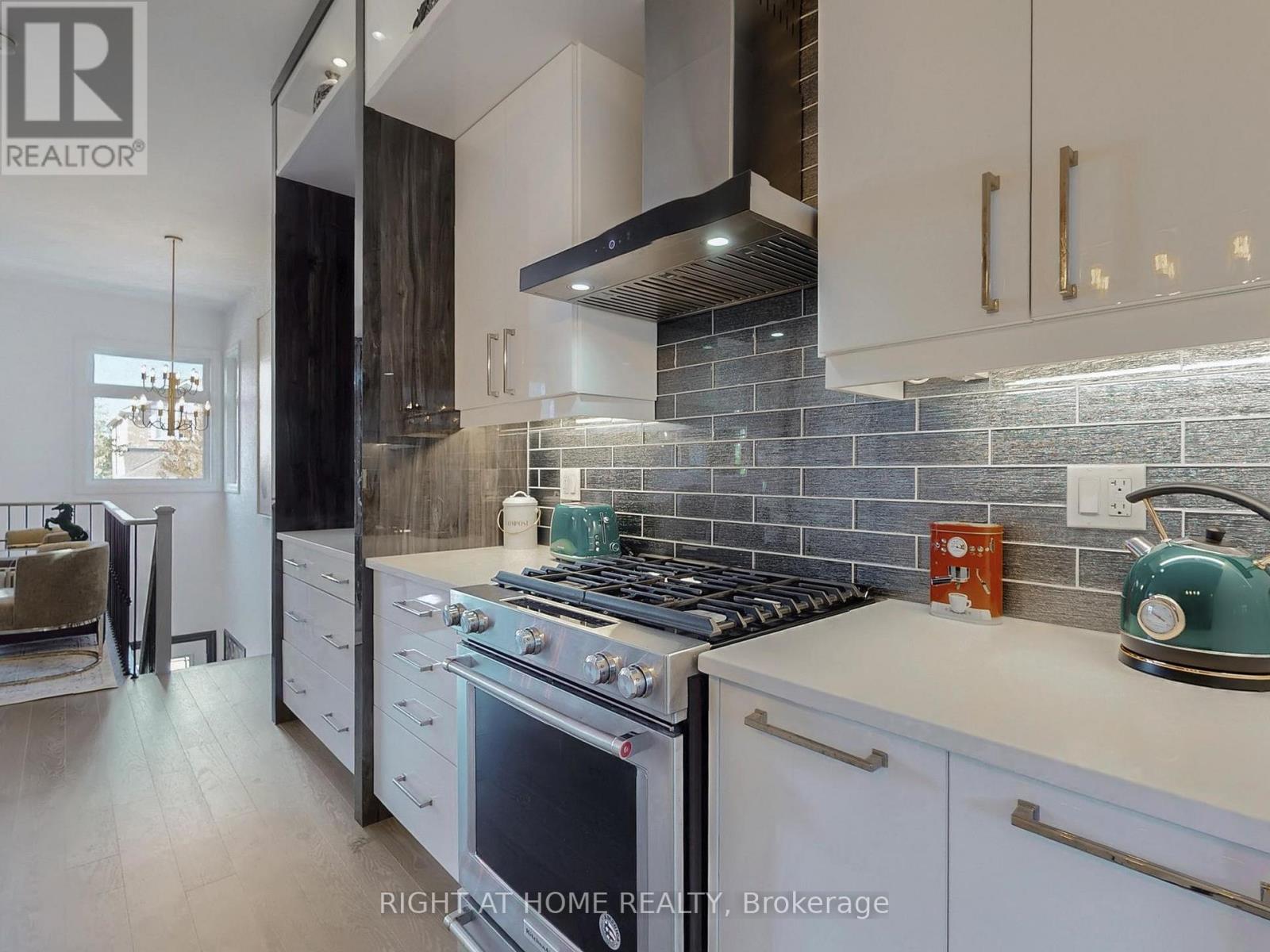 163 Lebovic Campus Drive, Vaughan (Patterson), Ontario  L6A 5A1 - Photo 9 - N12773738