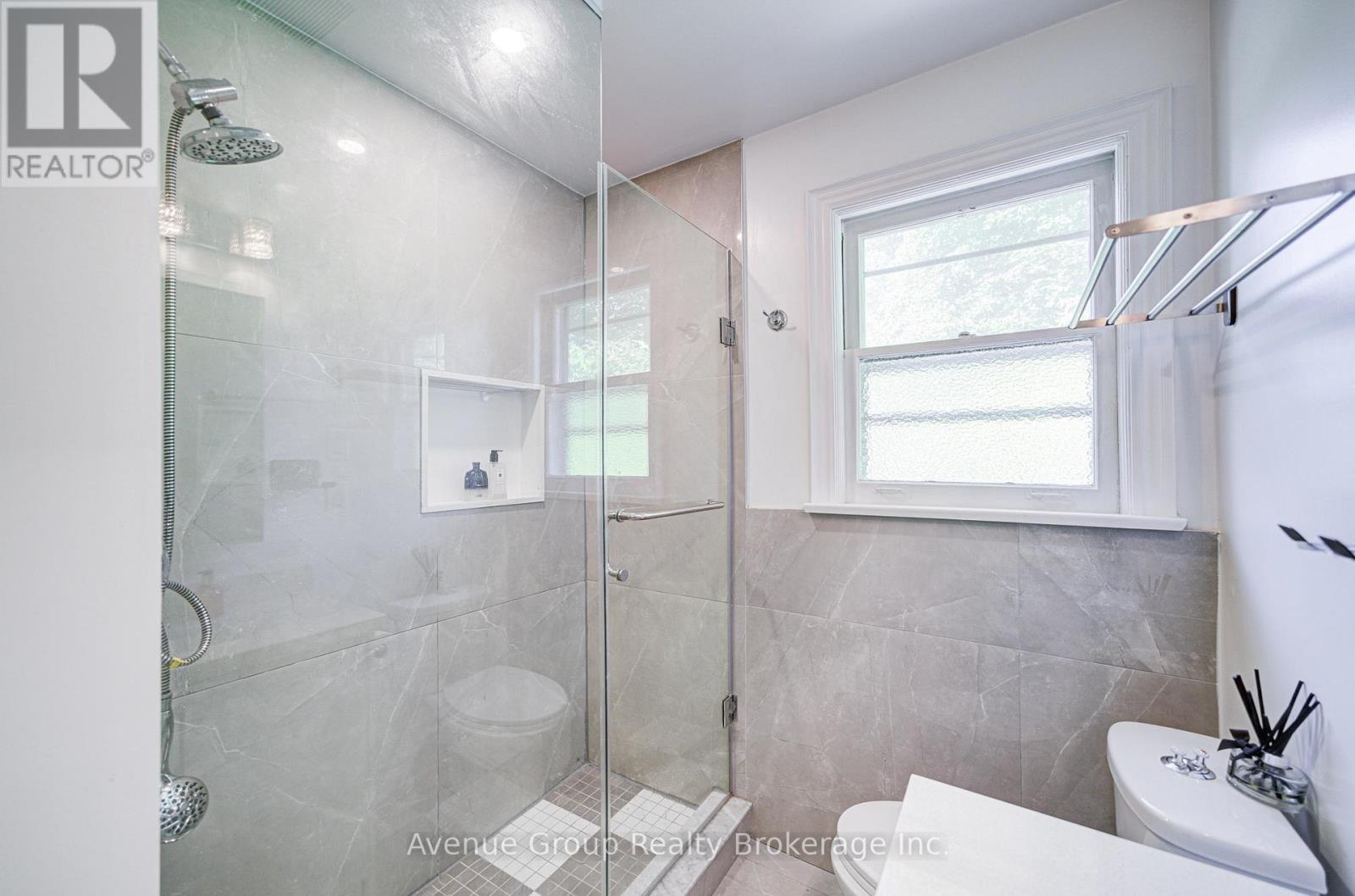 306 Wenlock Avenue, Richmond Hill, Ontario  L4C 1M7 - Photo 10 - N12773740