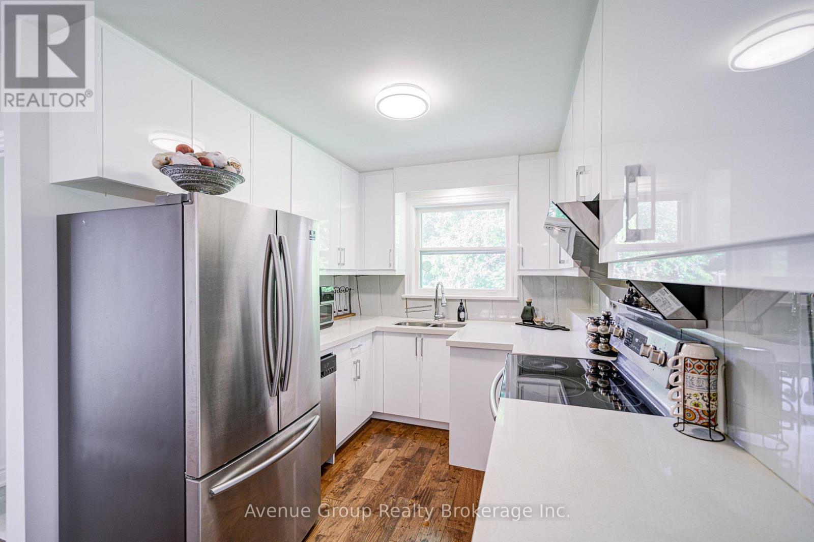 306 Wenlock Avenue, Richmond Hill, Ontario  L4C 1M7 - Photo 4 - N12773740