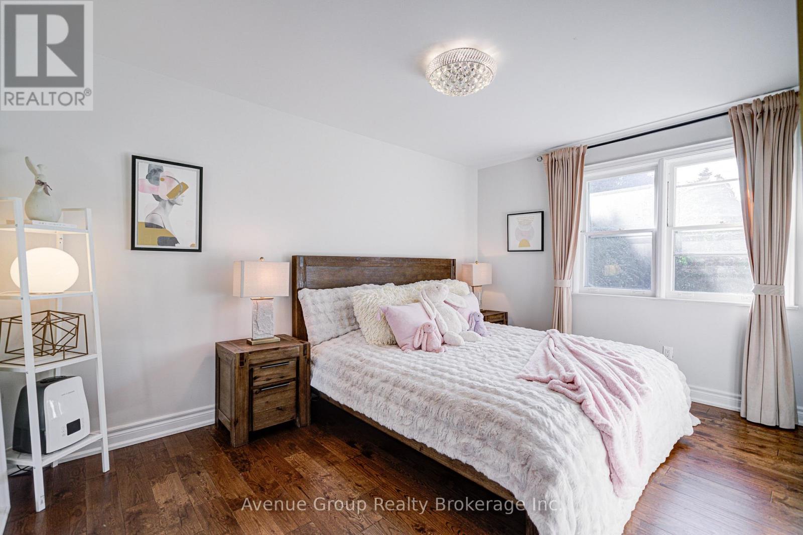 306 Wenlock Avenue, Richmond Hill, Ontario  L4C 1M7 - Photo 7 - N12773740