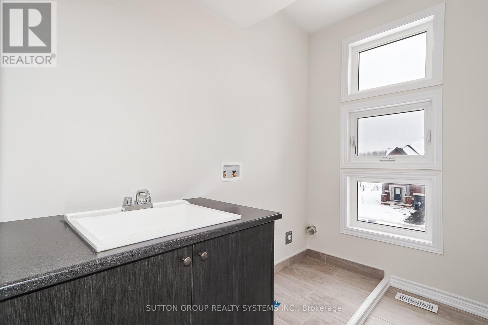 61 Nicort Road, Wasaga Beach, Ontario  L9Z 0M9 - Photo 12 - S12773712