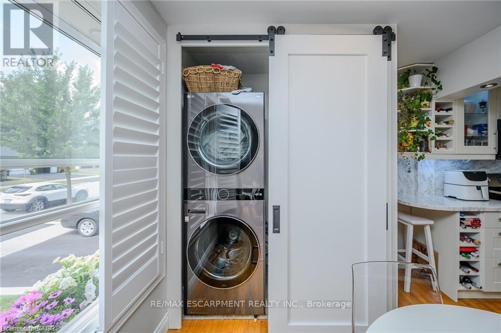 Upper - 551 Chamberlain Road, Burlington, Ontario  L7L 2V2 - Photo 10 - W12773718