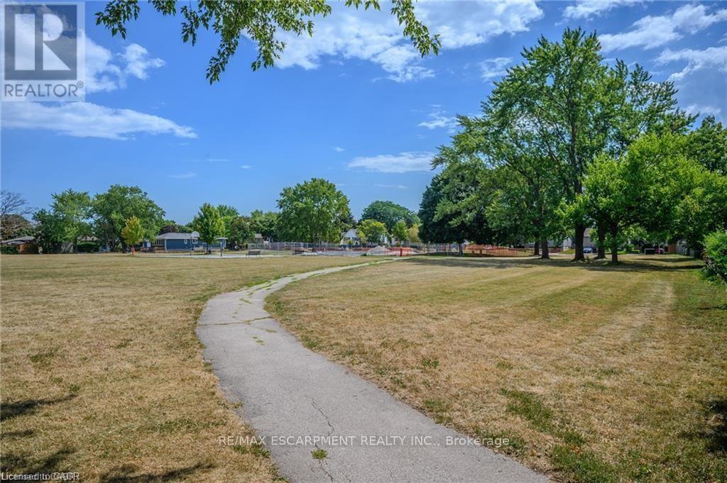 Upper - 551 Chamberlain Road, Burlington, Ontario  L7L 2V2 - Photo 17 - W12773718