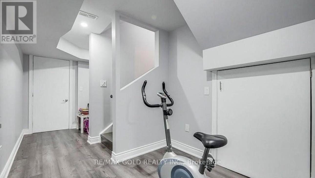 180 Belmore Court, Milton, Ontario  L9E 1H5 - Photo 6 - W12773726