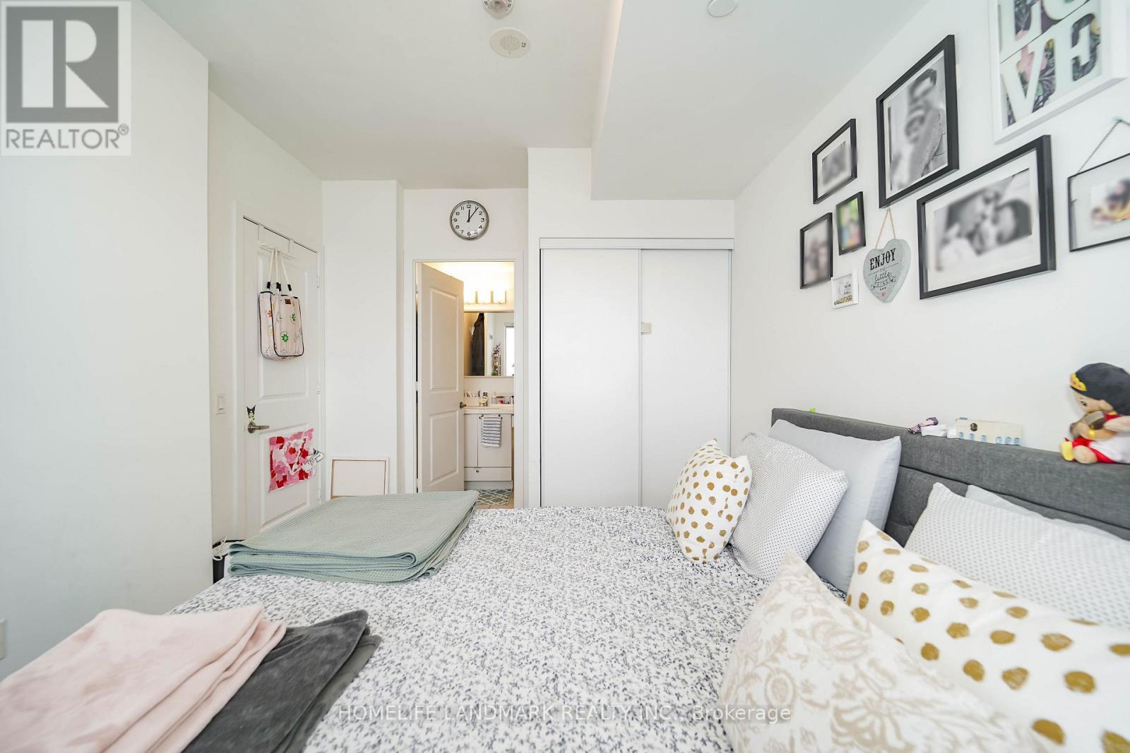 1701 - 4677 Glen Erin Drive, Mississauga, Ontario  L5M 2E3 - Photo 16 - W12773736