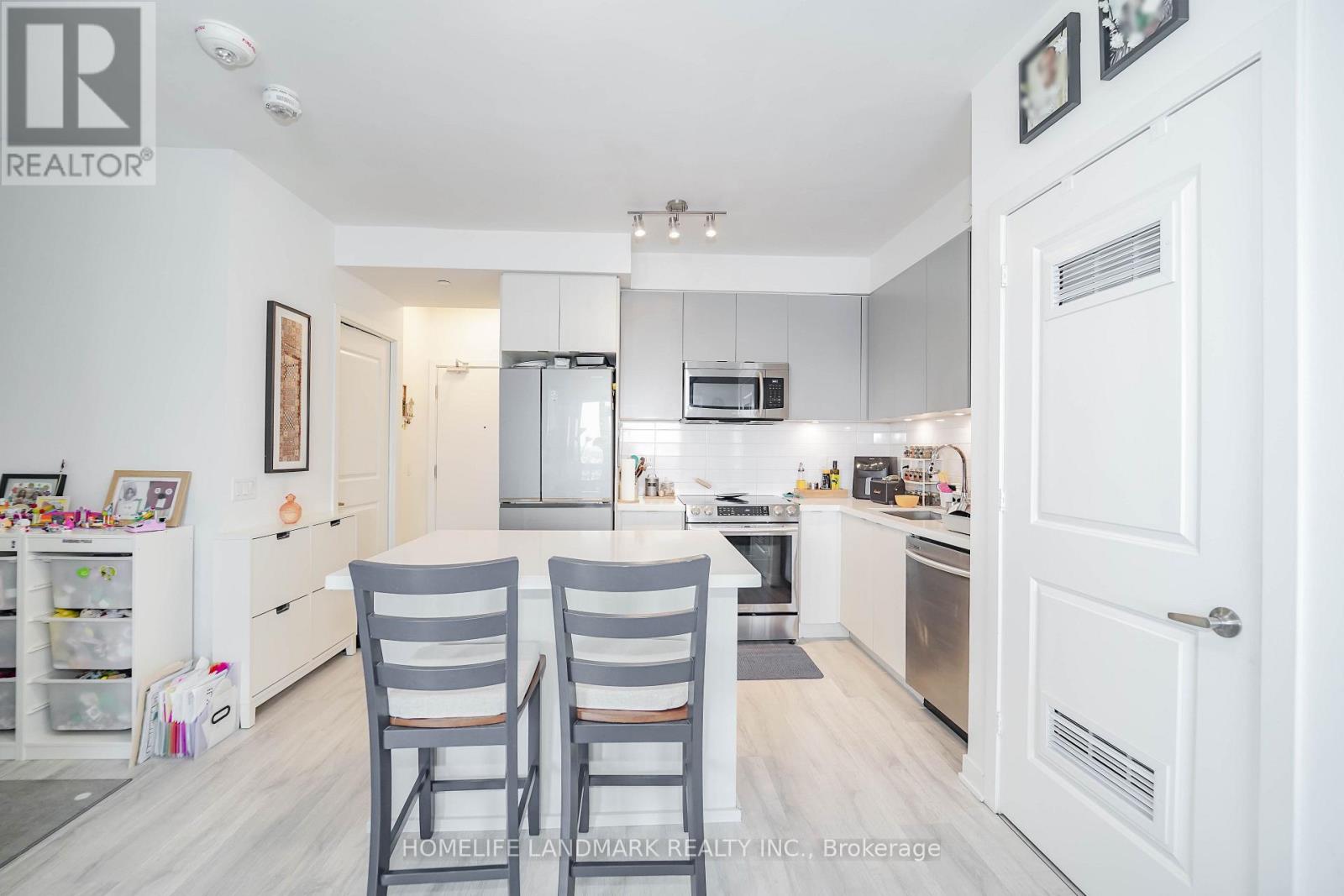 1701 - 4677 Glen Erin Drive, Mississauga, Ontario  L5M 2E3 - Photo 6 - W12773736