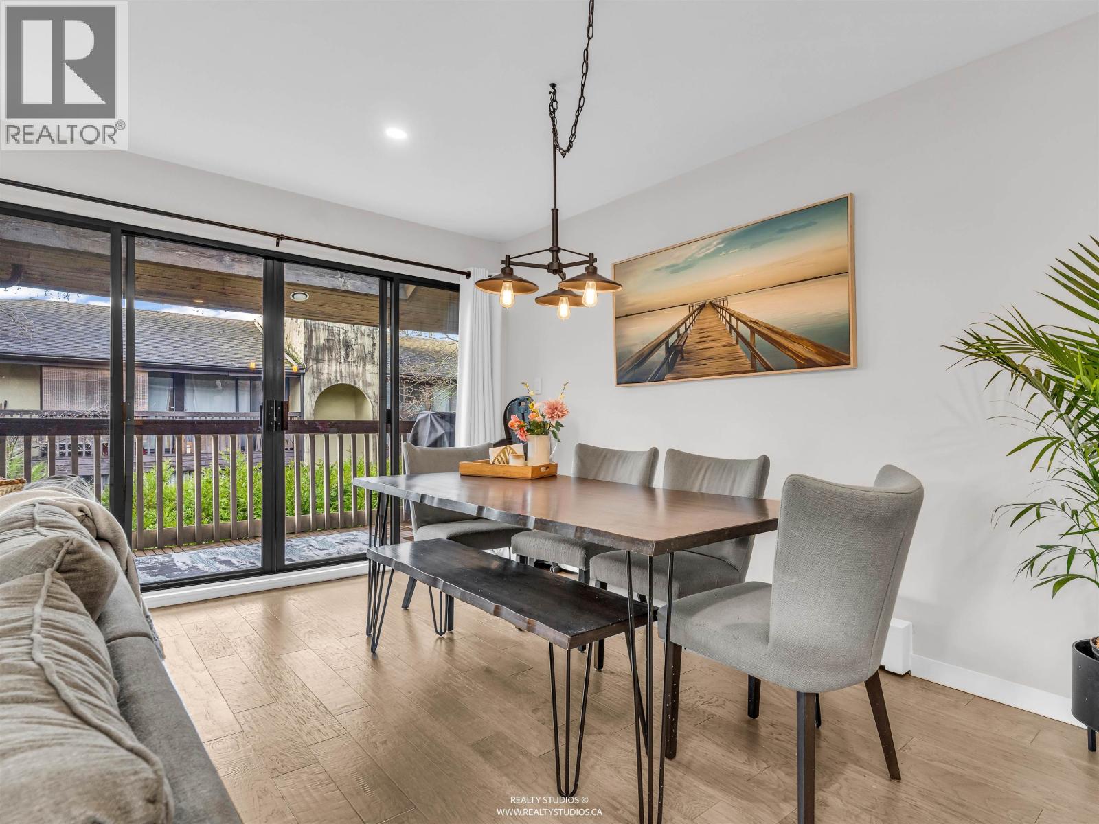 303 708 Eighth Avenue, New Westminster, British Columbia  V3M 2R3 - Photo 3 - R3088029