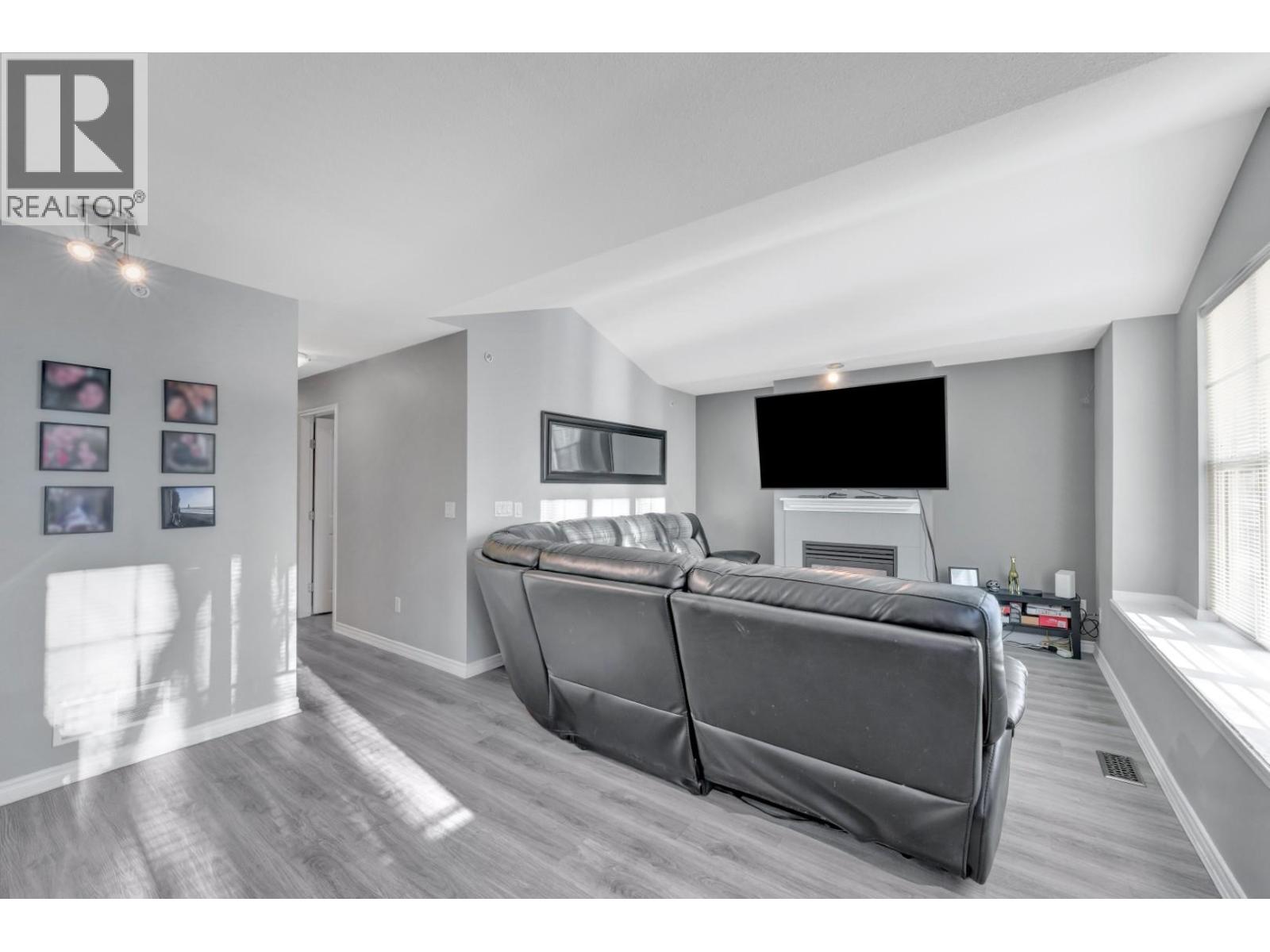 420 3000 Riverbend Drive, Coquitlam, British Columbia  V3C 6R1 - Photo 6 - R3087974