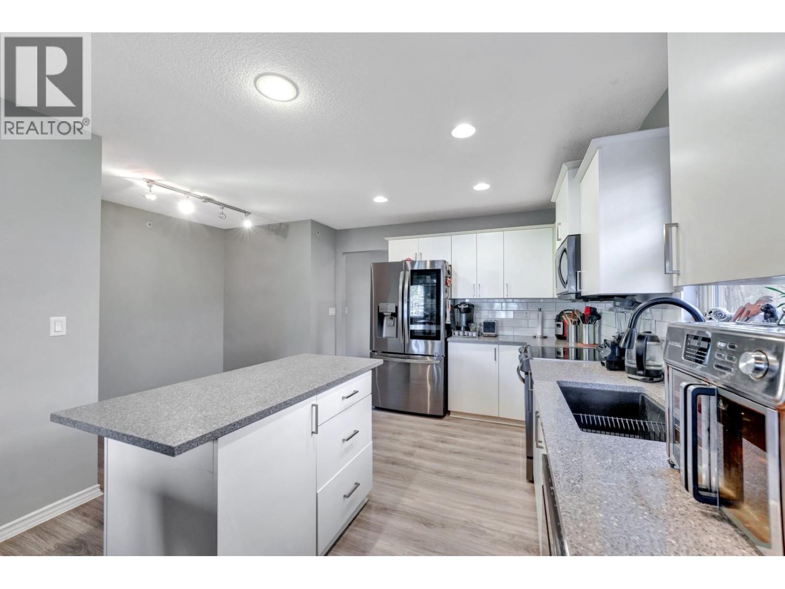 420 3000 Riverbend Drive, Coquitlam, British Columbia  V3C 6R1 - Photo 9 - R3087974