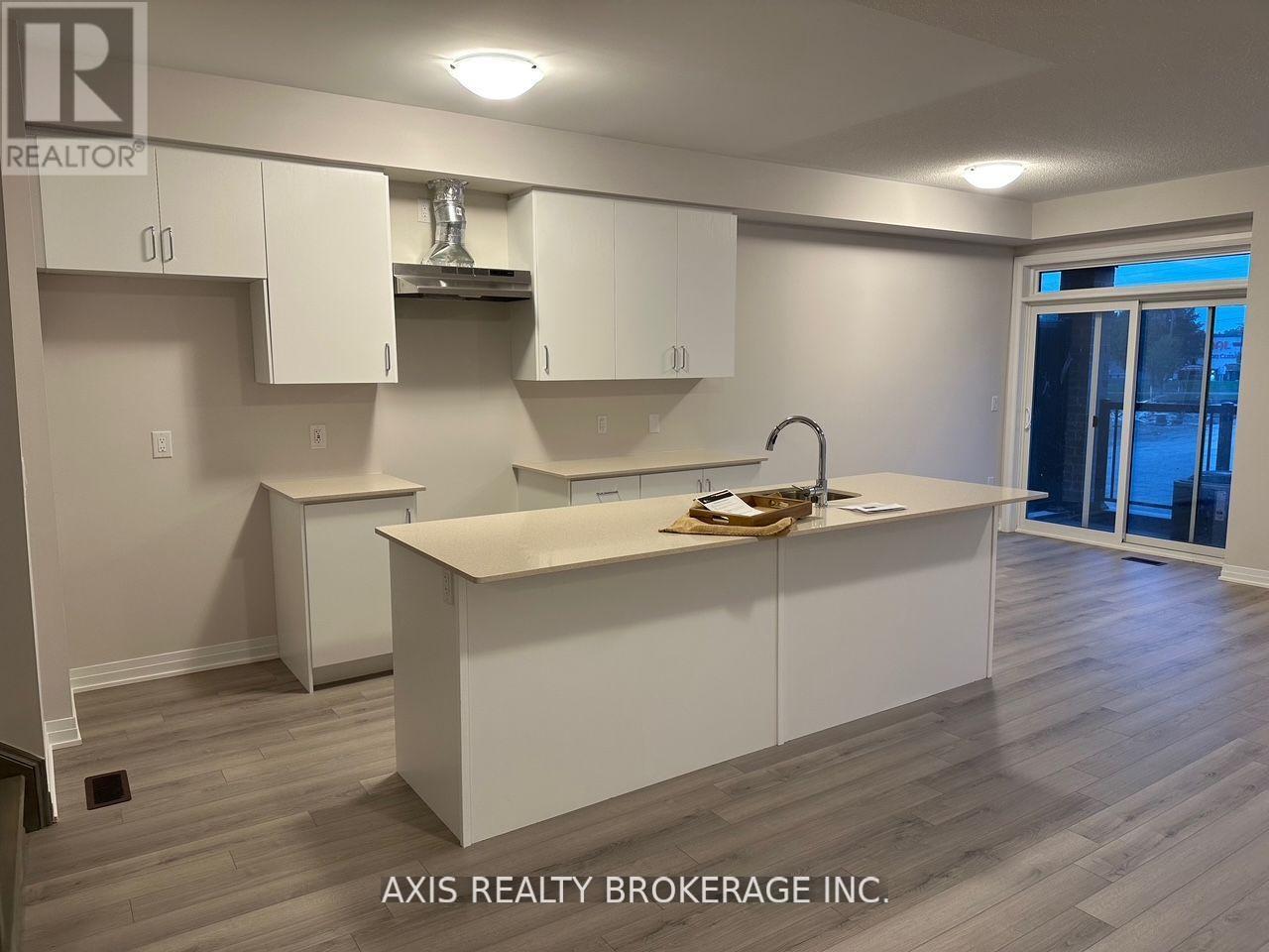 608 - 585 Colborne Street, Brantford, Ontario  N3S 3M7 - Photo 2 - X12773714