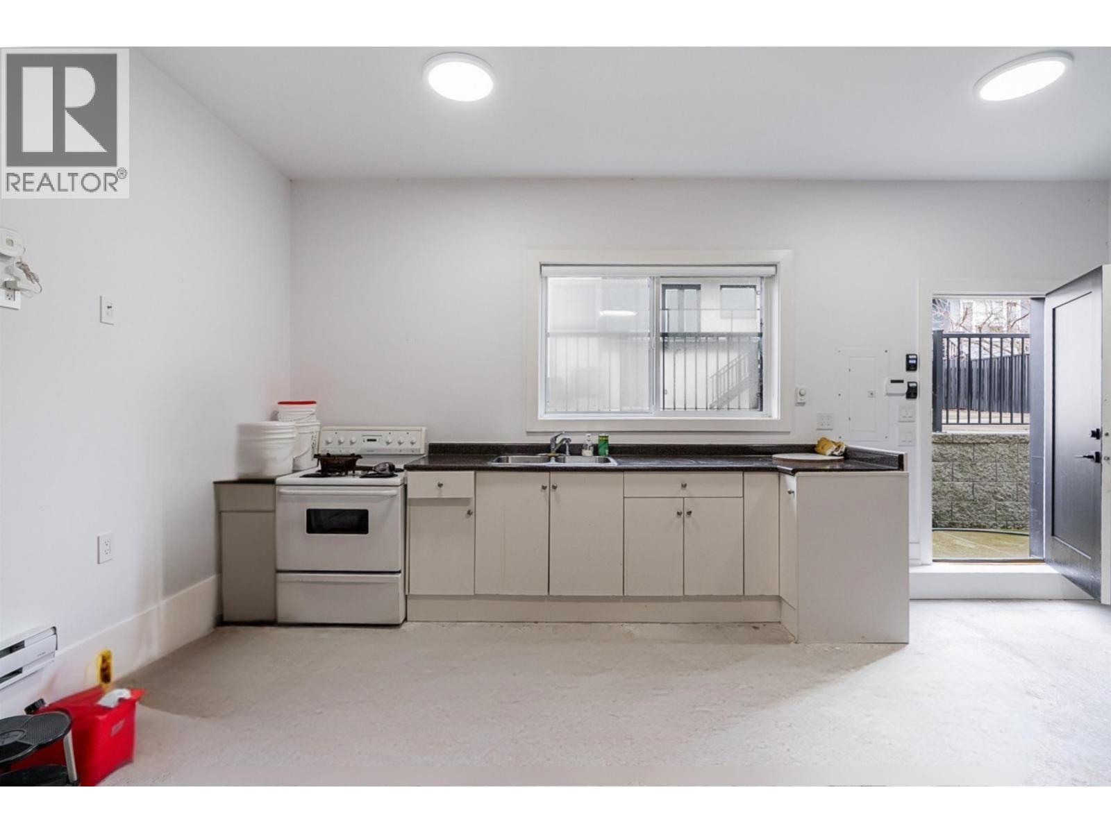 8056 12th Avenue, Burnaby, British Columbia  V3N 2L1 - Photo 37 - R3085923