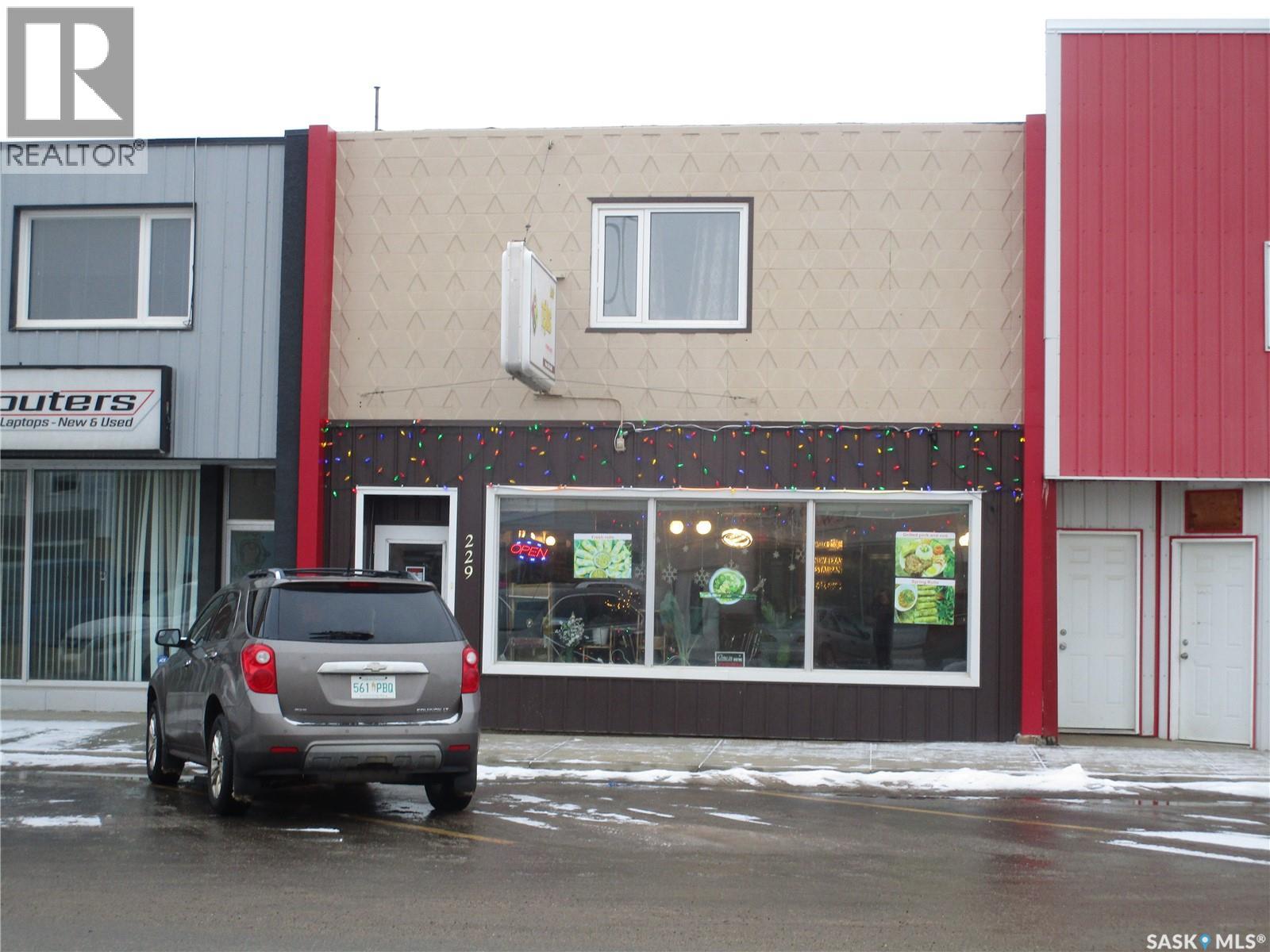 229 Centre Street, Assiniboia, Saskatchewan  S0H 0B0 - Photo 1 - SK028248