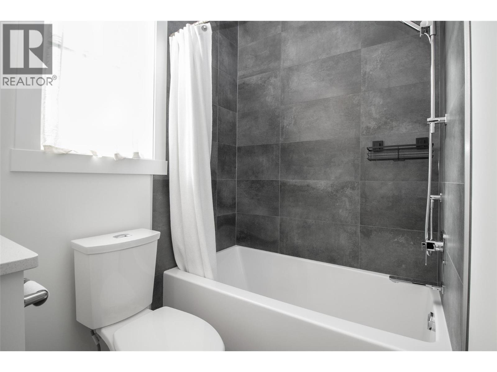 1396 Tower Ranch Drive, Kelowna, British Columbia  V1P 1T8 - Photo 32 - 10375362