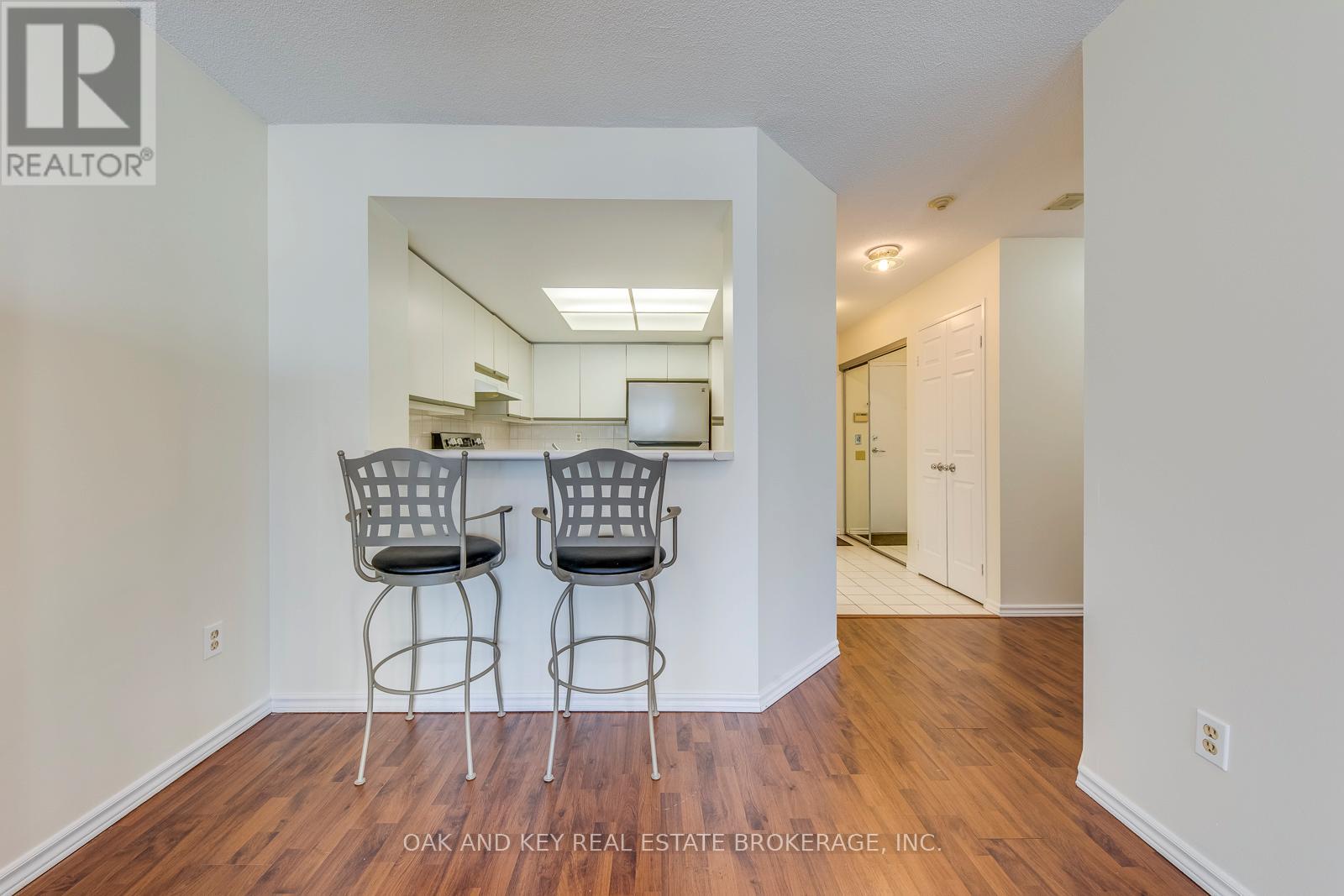 1806 - 335 Webb Drive, Mississauga, Ontario  L5B 4A1 - Photo 11 - W12773766