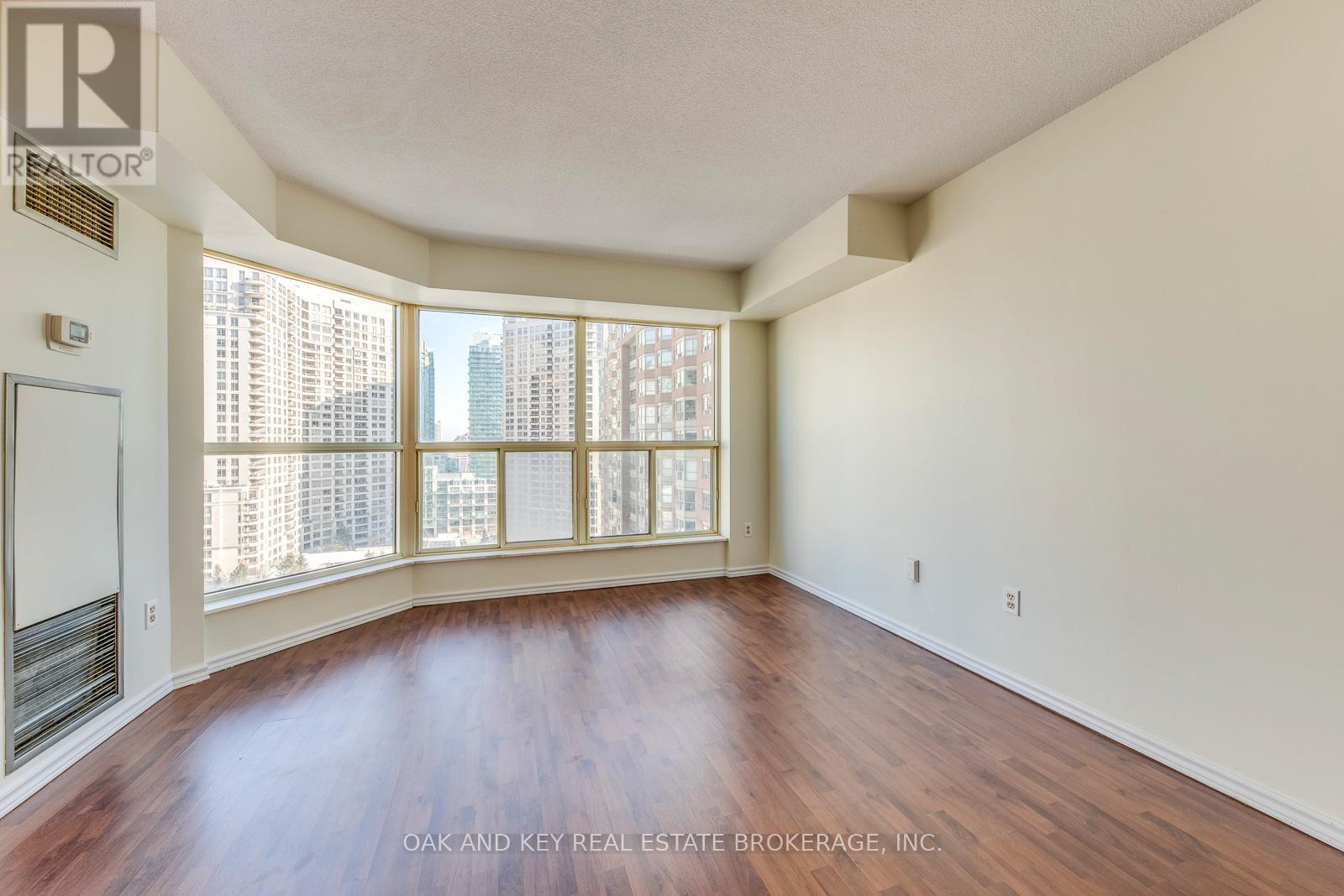 1806 - 335 Webb Drive, Mississauga, Ontario  L5B 4A1 - Photo 15 - W12773766