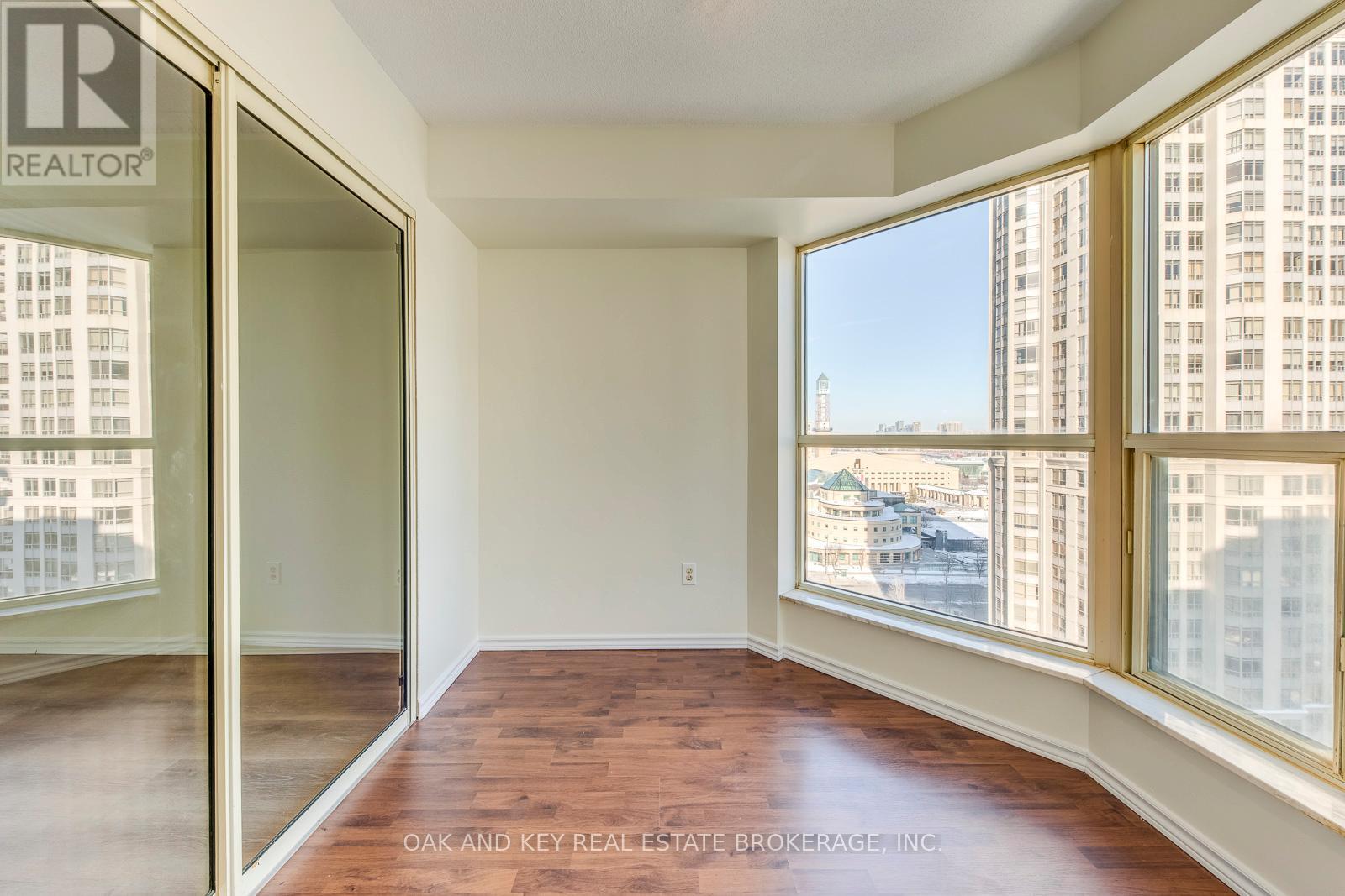 1806 - 335 Webb Drive, Mississauga, Ontario  L5B 4A1 - Photo 16 - W12773766