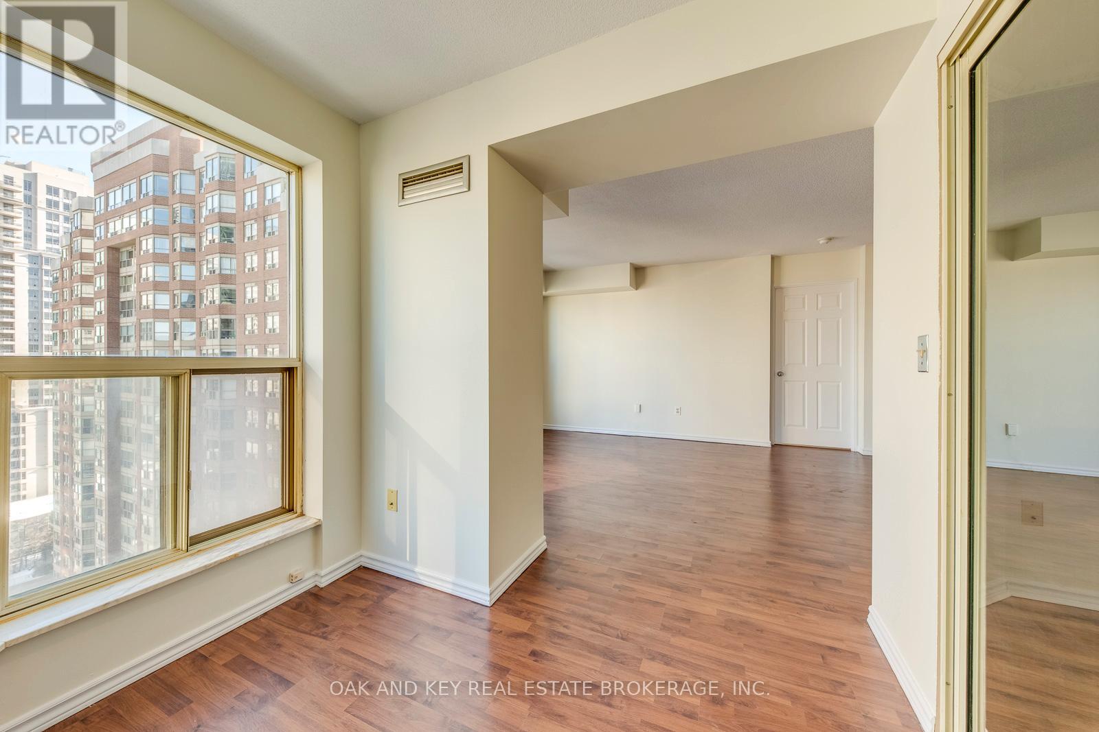 1806 - 335 Webb Drive, Mississauga, Ontario  L5B 4A1 - Photo 17 - W12773766