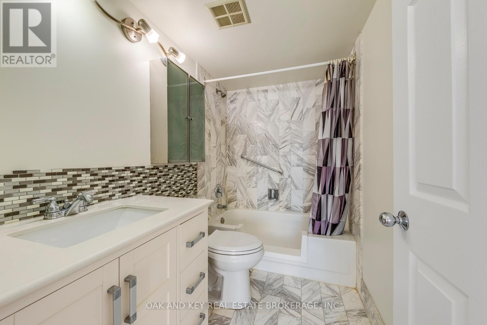 1806 - 335 Webb Drive, Mississauga, Ontario  L5B 4A1 - Photo 24 - W12773766