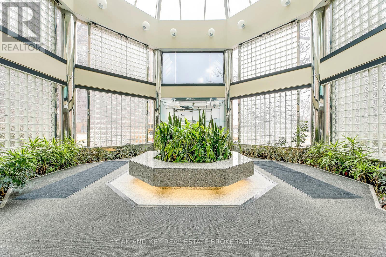 1806 - 335 Webb Drive, Mississauga, Ontario  L5B 4A1 - Photo 6 - W12773766