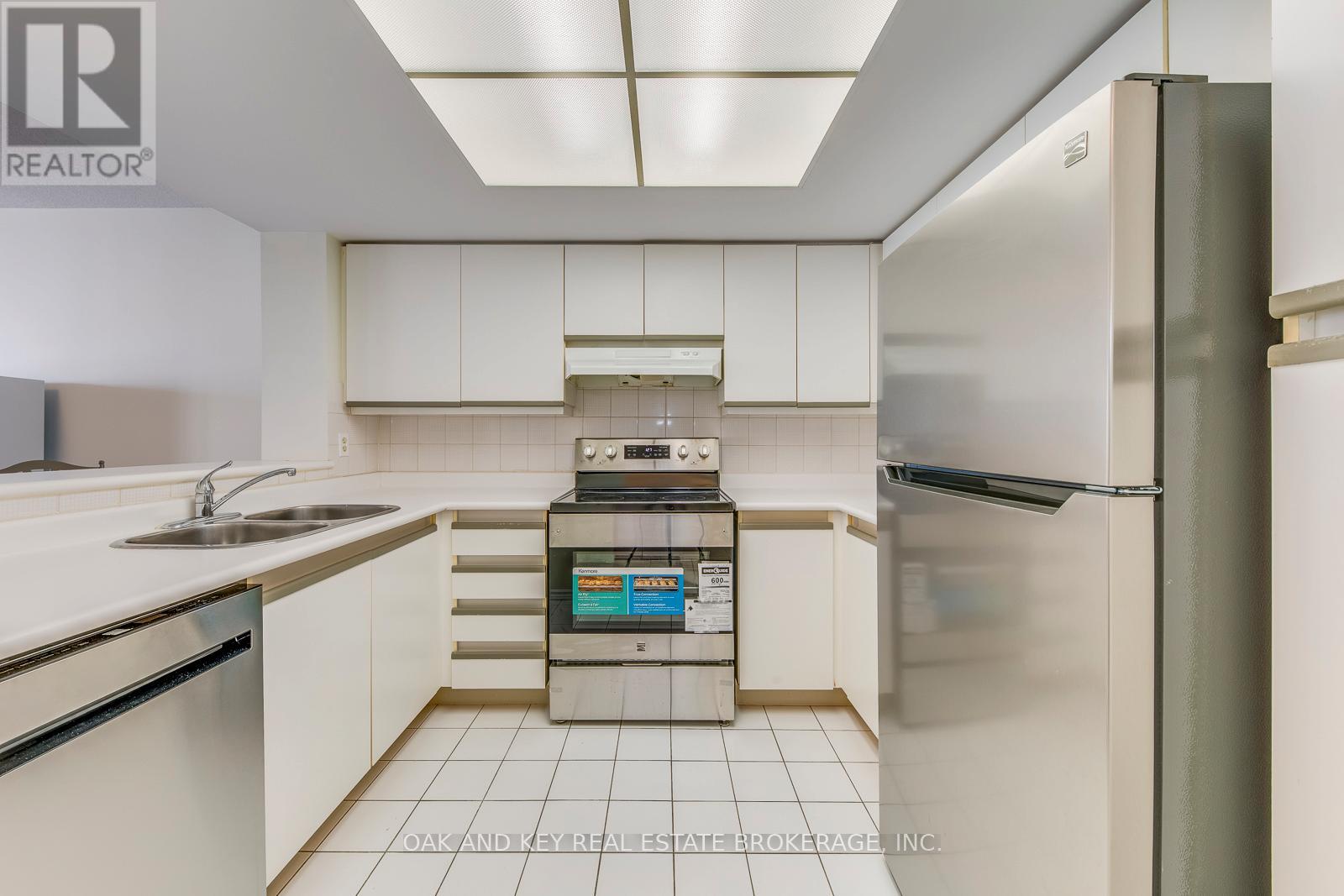 1806 - 335 Webb Drive, Mississauga, Ontario  L5B 4A1 - Photo 8 - W12773766