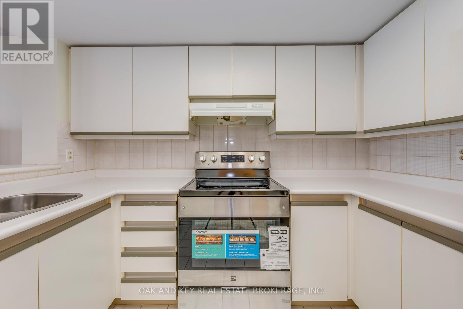 1806 - 335 Webb Drive, Mississauga, Ontario  L5B 4A1 - Photo 9 - W12773766